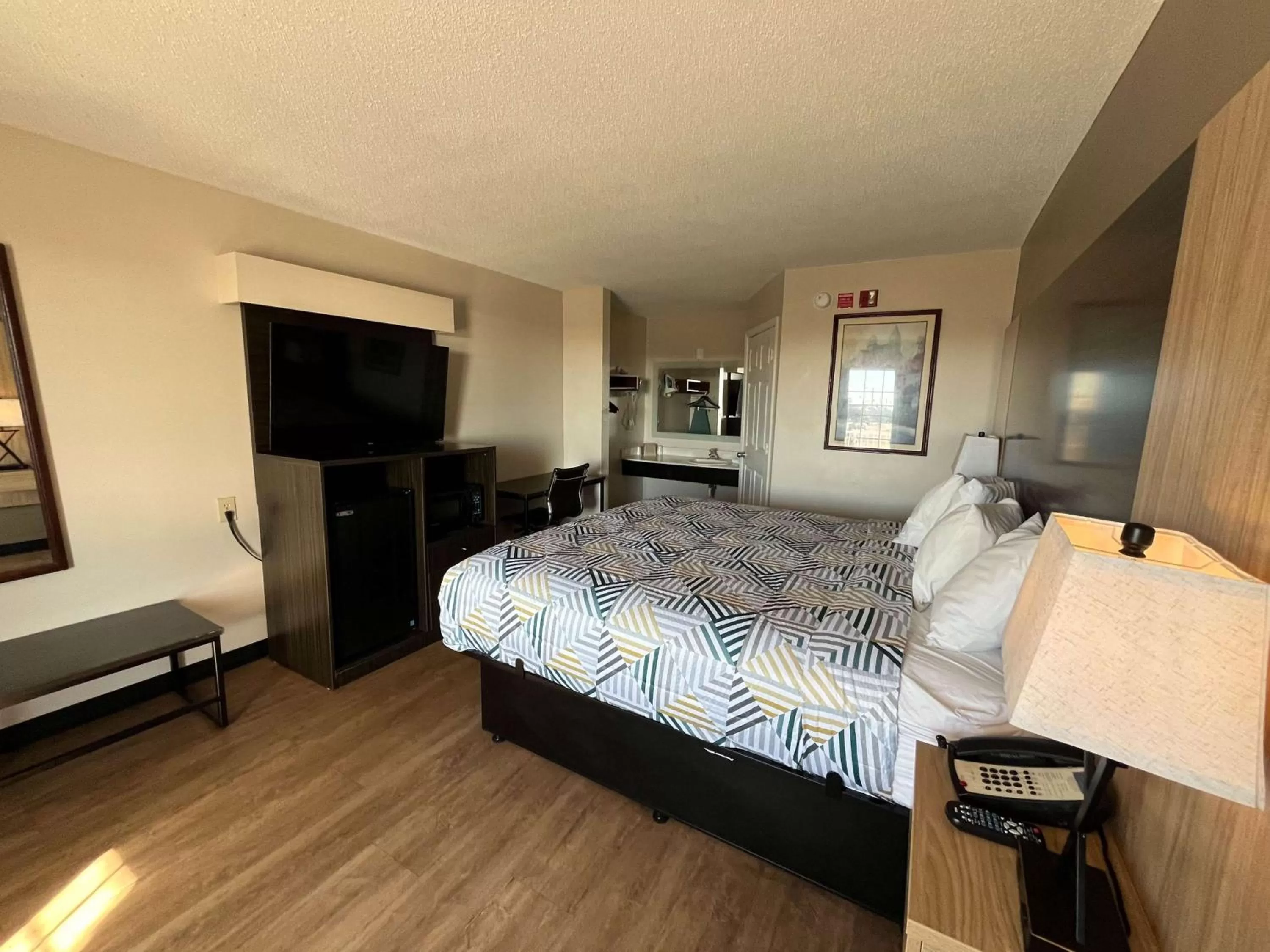 Bedroom, Bed in Motel 6 Georgetown, SC Marina