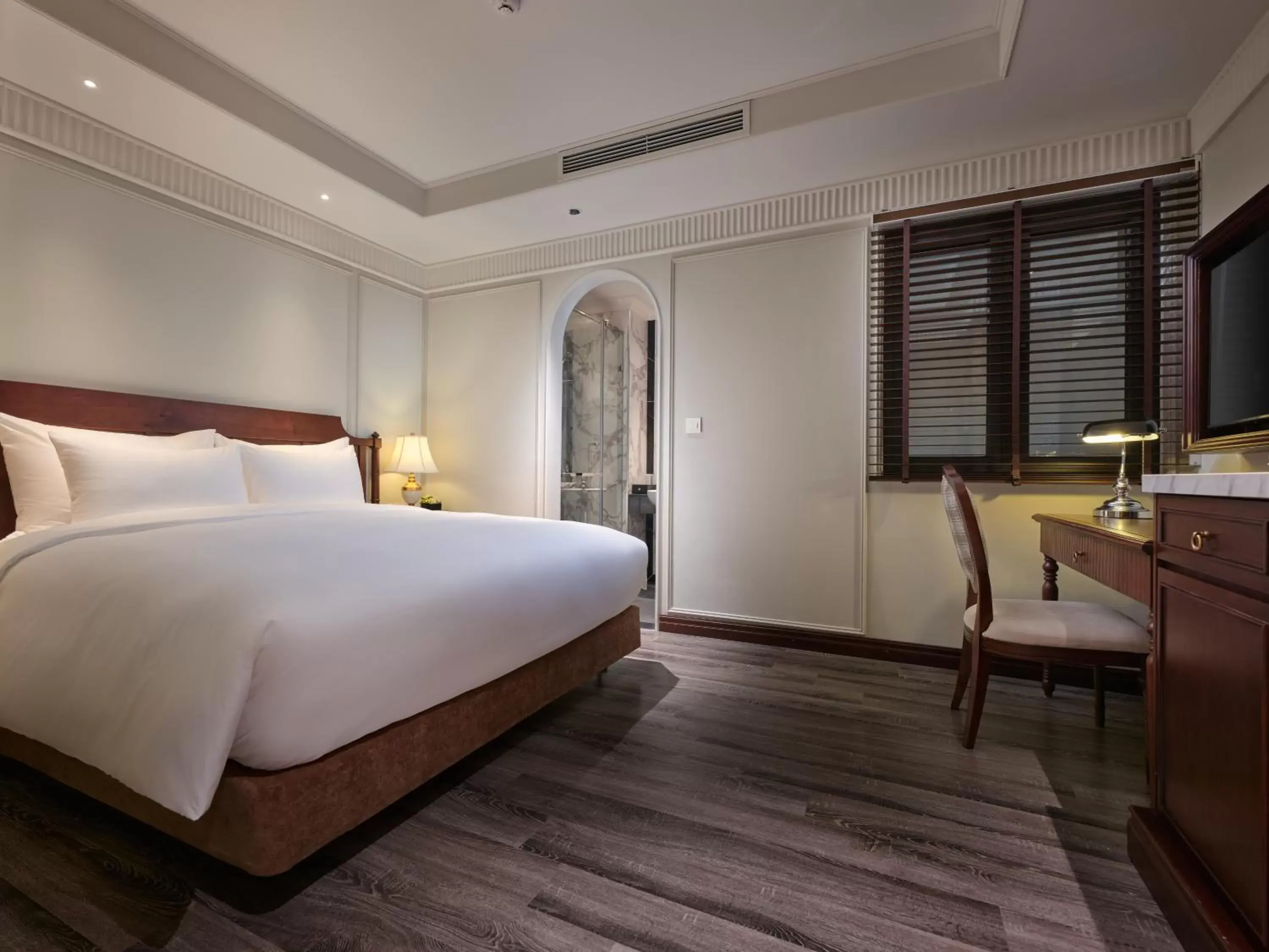 Colonial Deluxe Double Internal Window in GRAND HOTEL du LAC Hanoi Colonial Deluxe Double Internal Window in GRAND HOTEL du LAC Hanoi