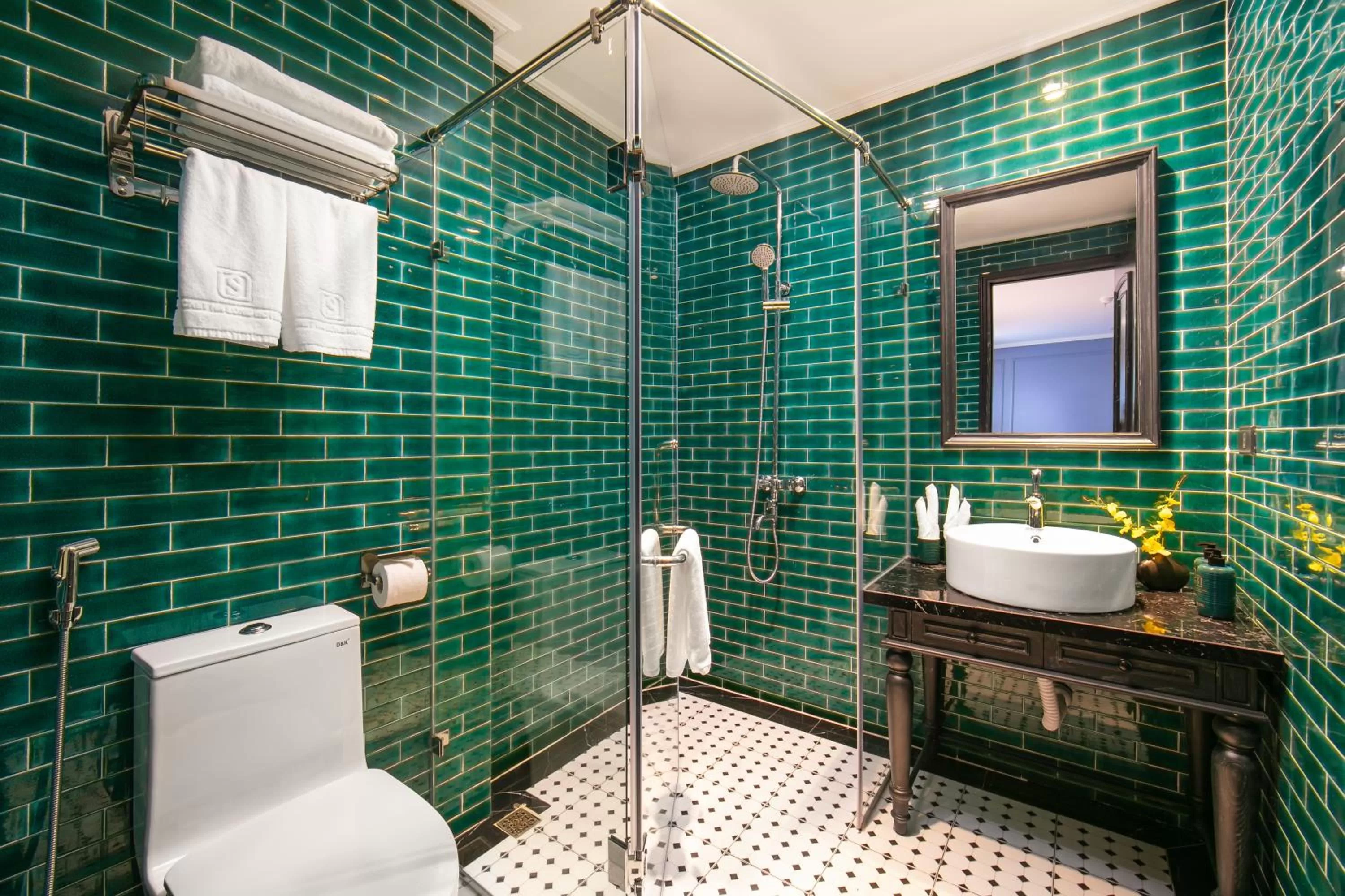 Shower in The Exquisite HaLong Hotel