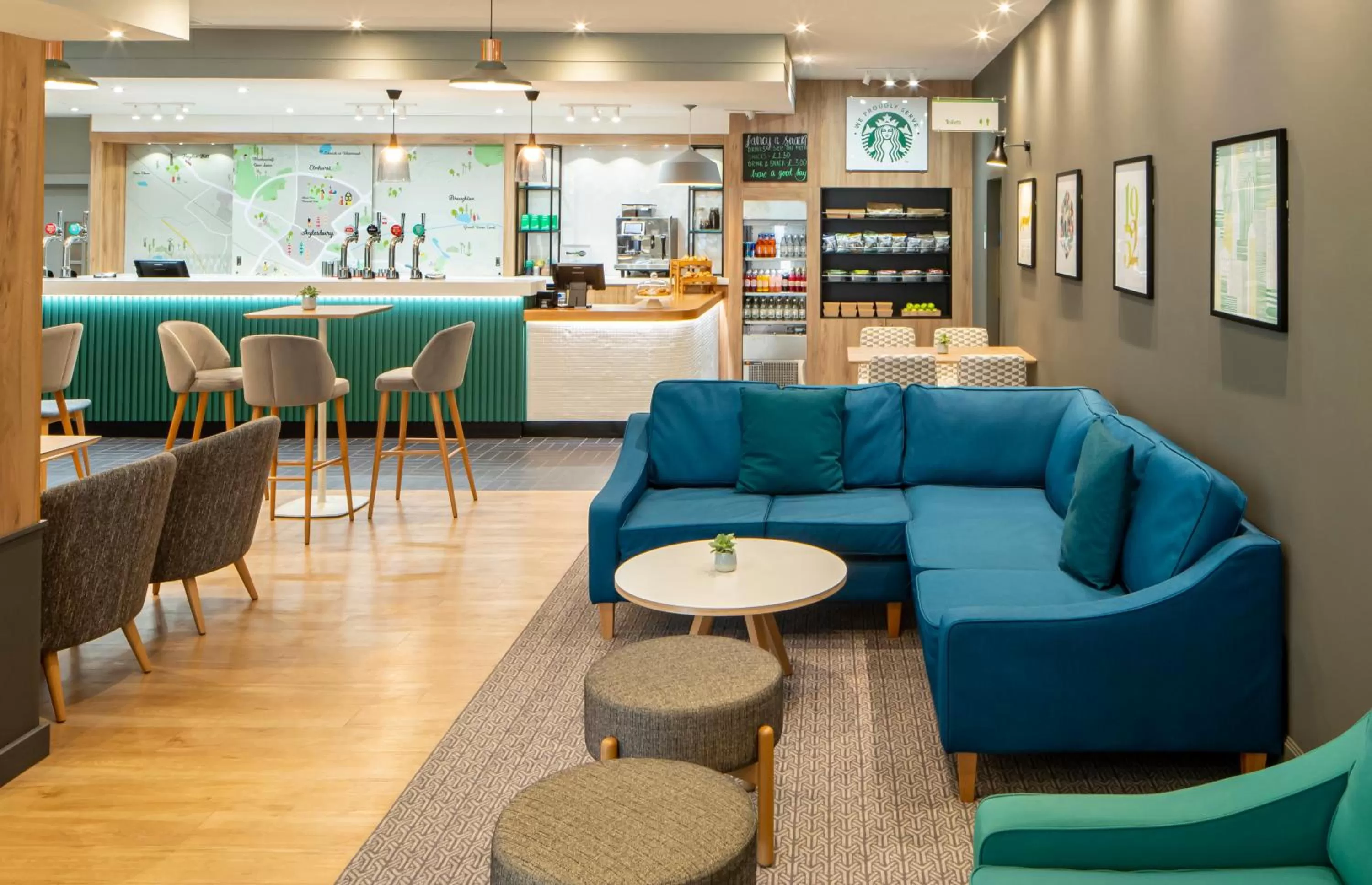 Lobby or reception in Holiday Inn Aylesbury by IHG