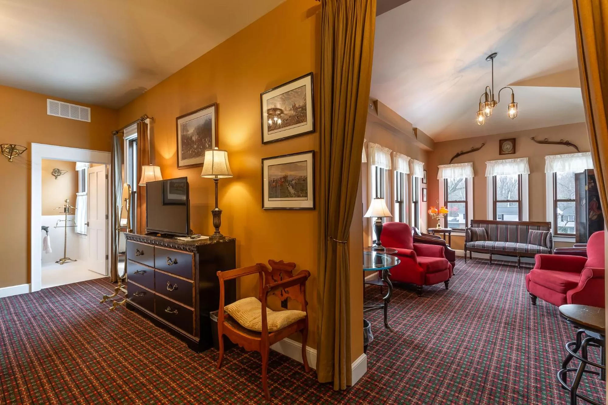 Living room in Steele Mansion Inn & Gathering Hub