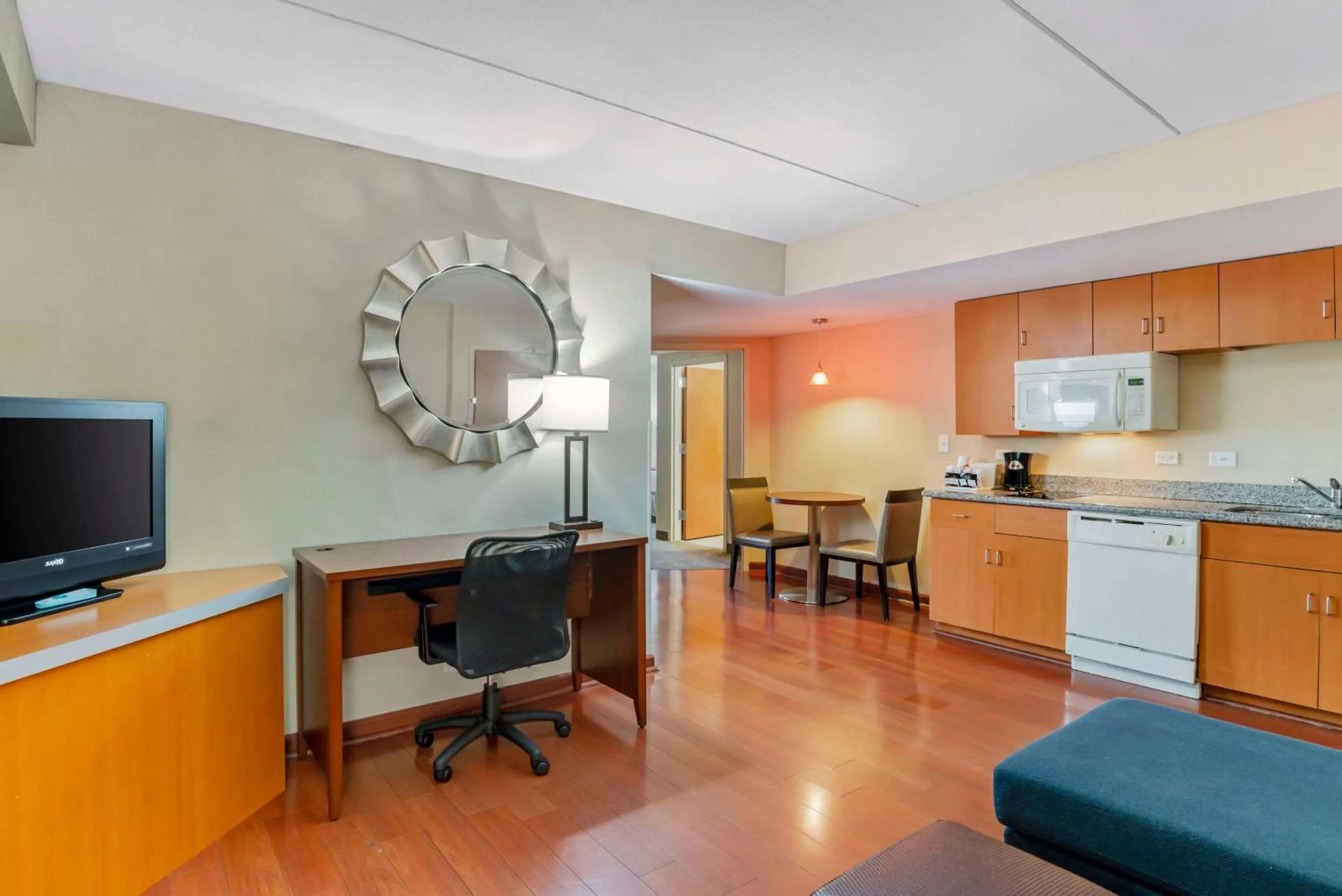 Bedroom in Comfort Suites At Virginia Center Commons