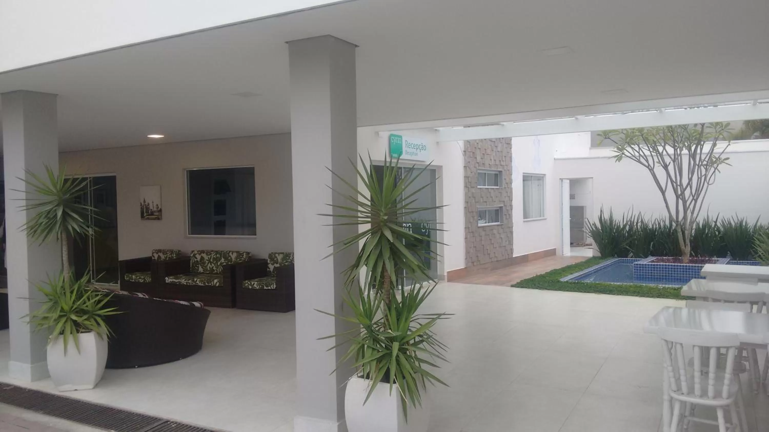Lobby or reception, Swimming Pool in Cynn Hotels