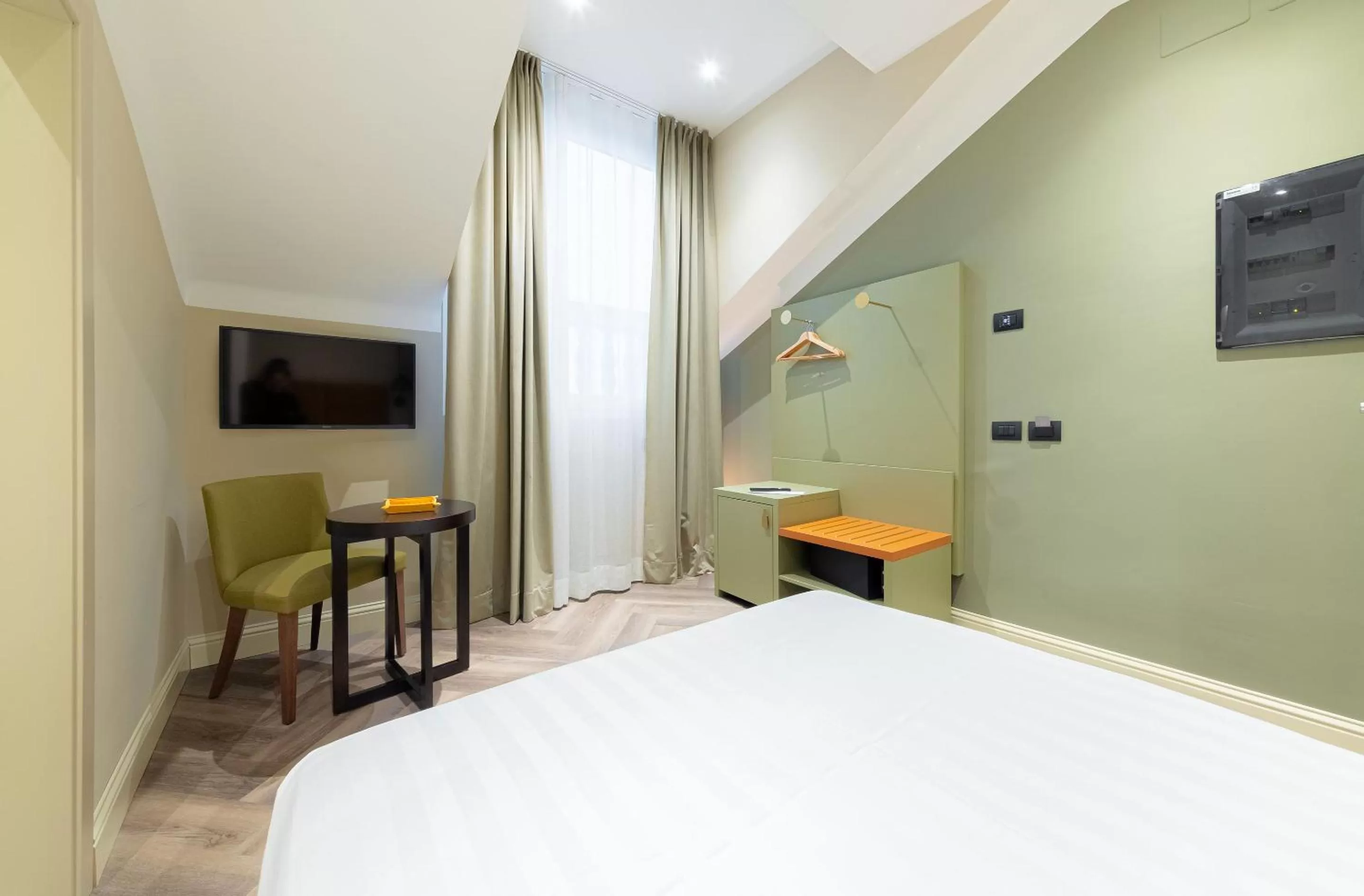 Bedroom, Bed in Hotel Astoria