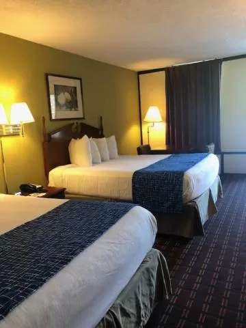 Queen Room with Two Queen Beds - Disability Tub/Non-Smoking in Travelodge by Wyndham Clarksville