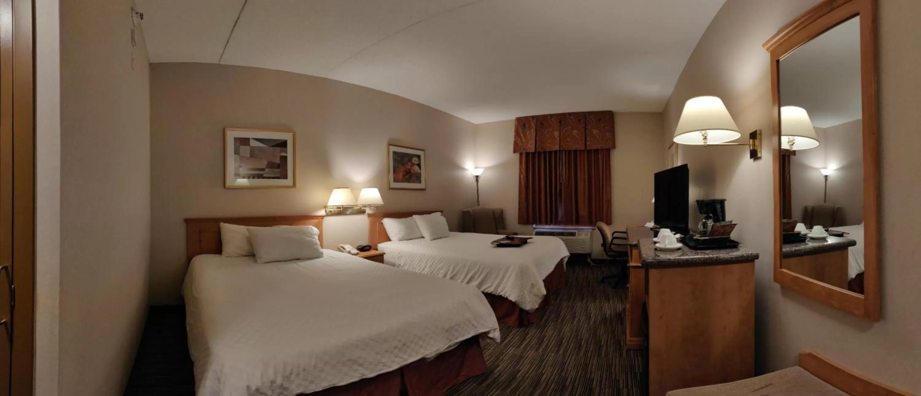 Bed in Humphry Inn and Suites