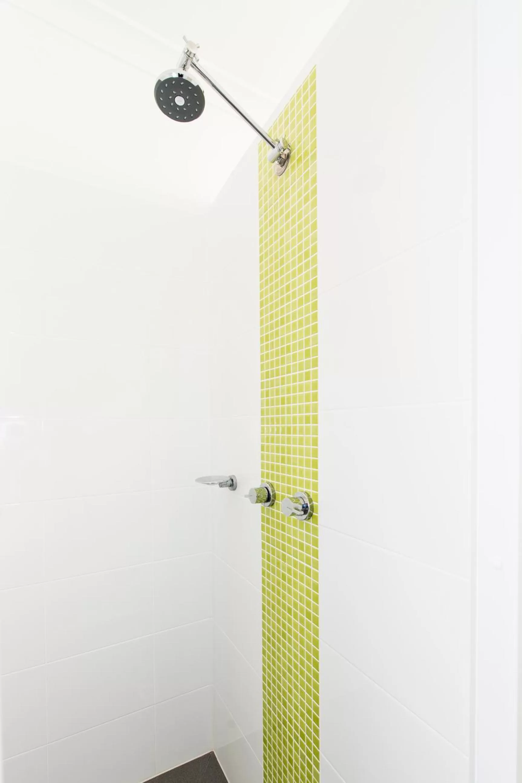 Bathroom in ibis Styles Geraldton