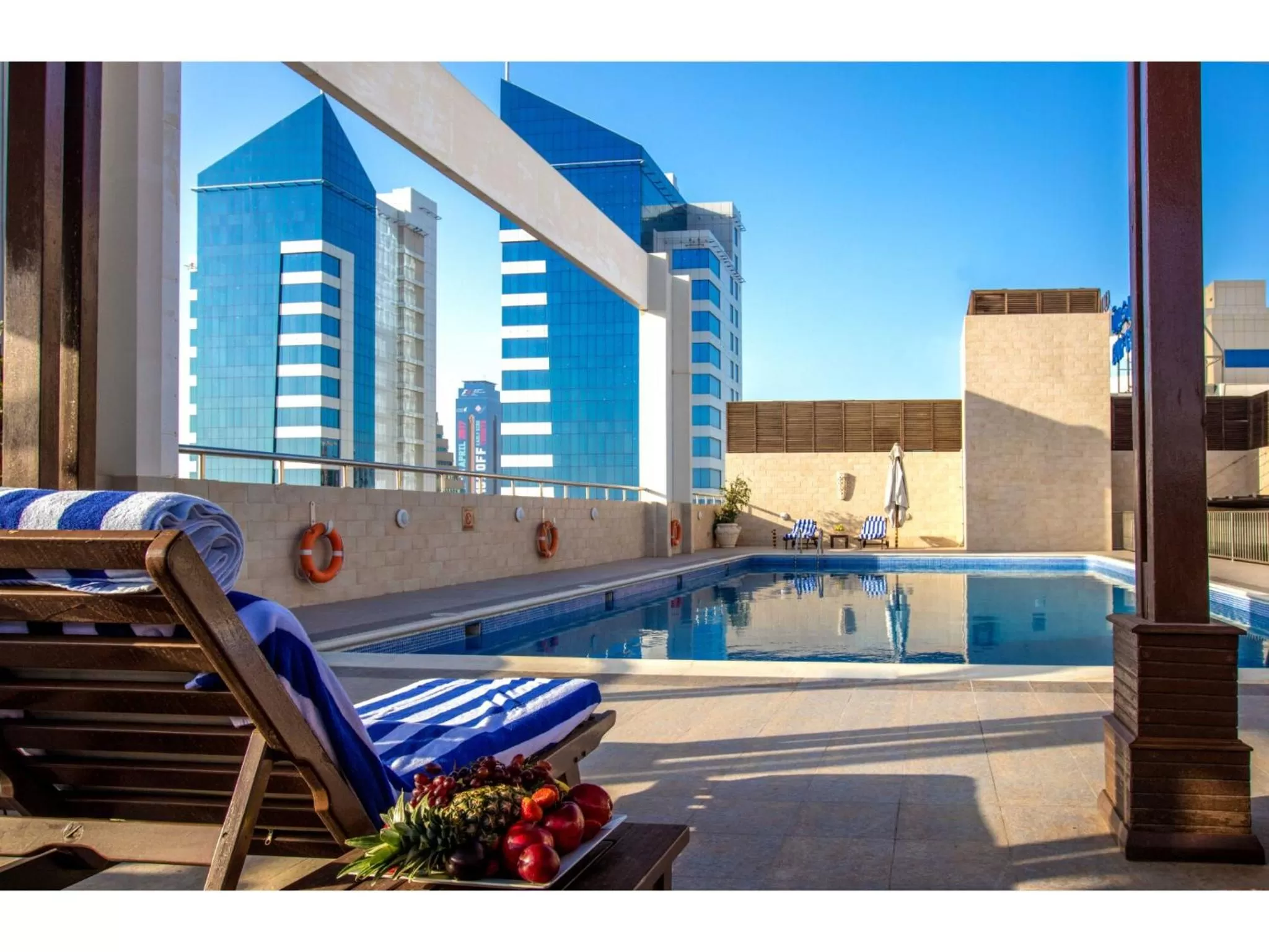 Swimming pool in Gulf Court Hotel