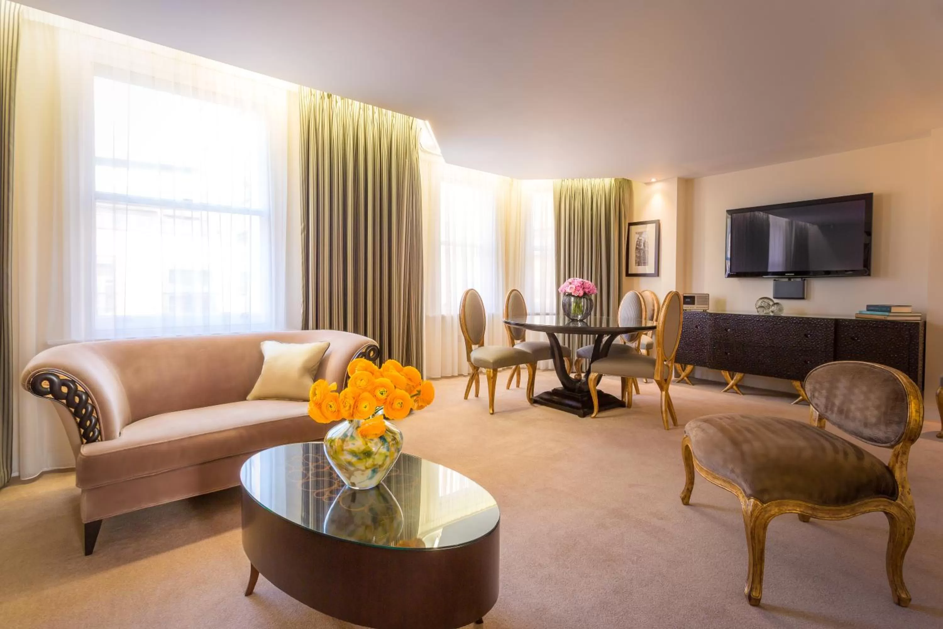 Living room in Ten Manchester Street Hotel