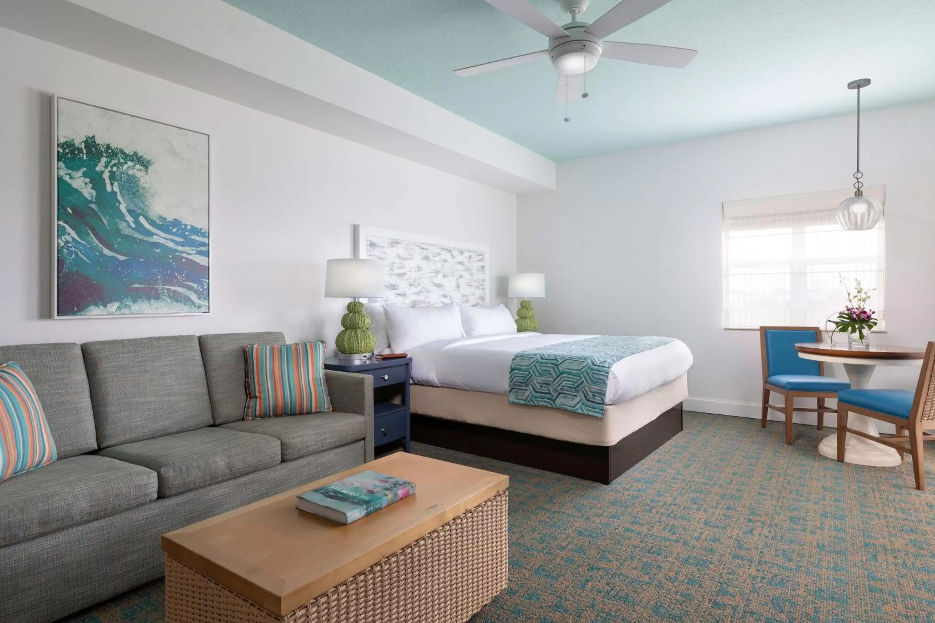 Standard Room King Bed with Sofa Bed - Kitchenette in Marriott's Harbour Lake