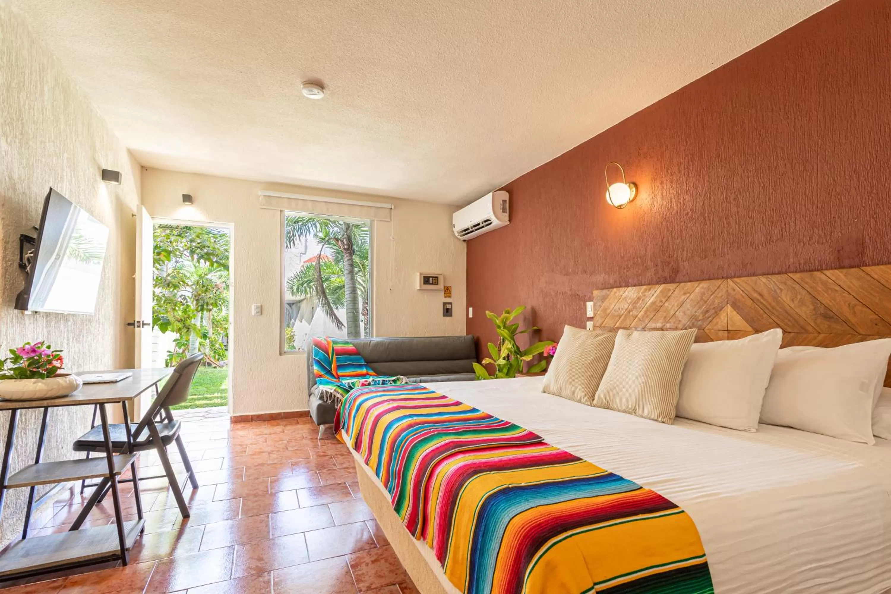 Deluxe Room (2 Adults + 1 Child) in Soy Local Cancun