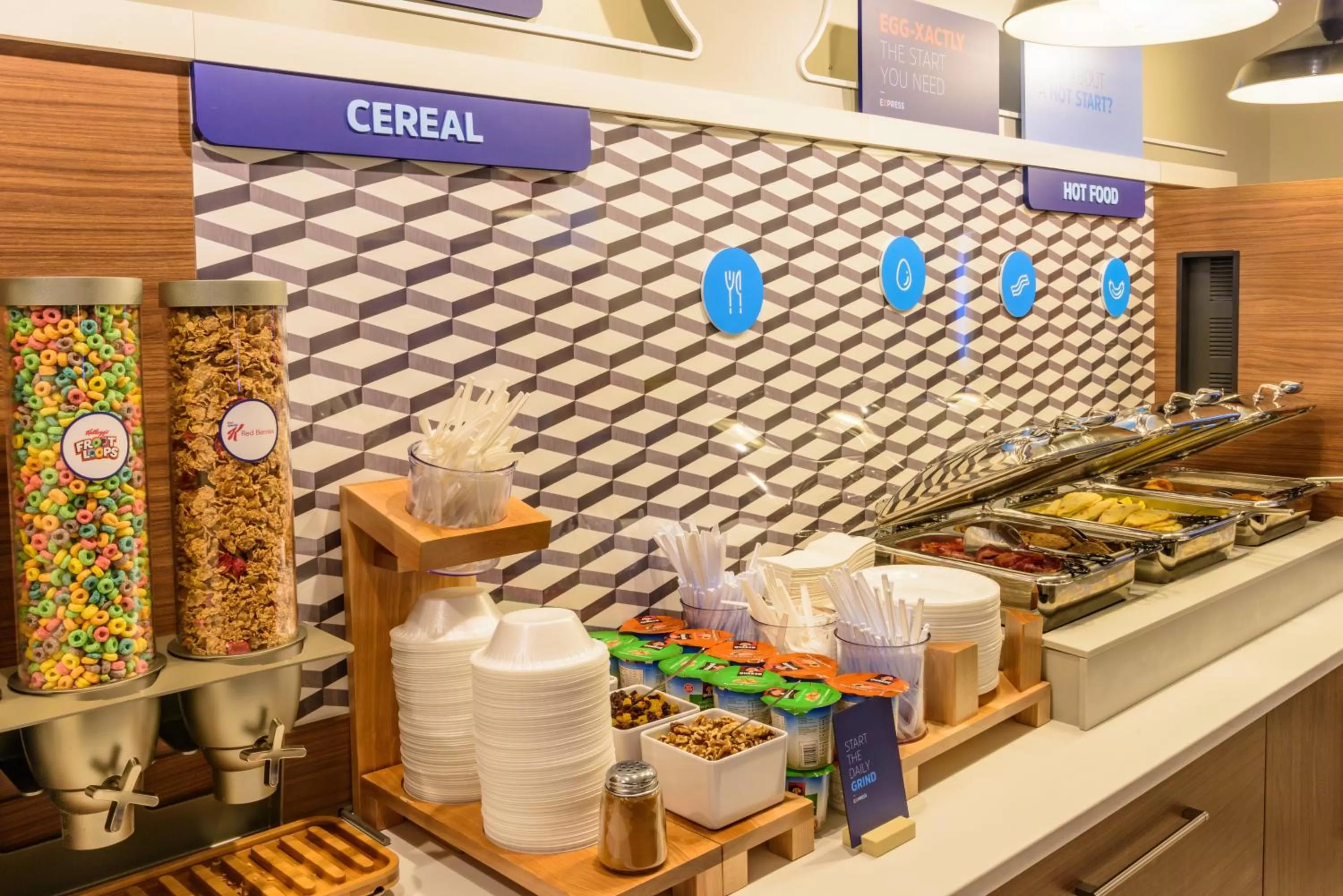 Restaurant/places to eat in Holiday Inn Express Charleston US Highway 17 & I-526 by IHG