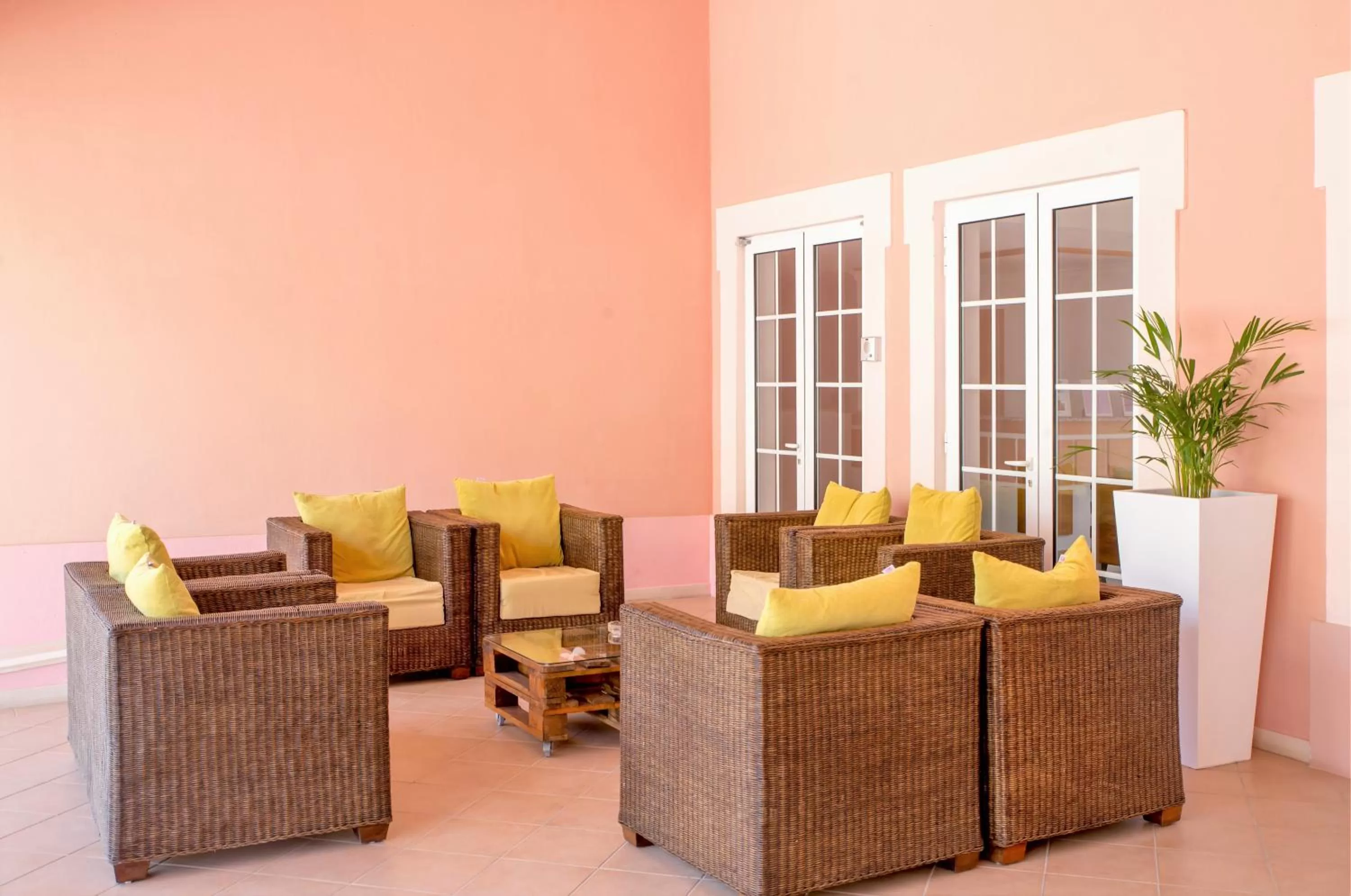 Seating area in Aquamar Albufeira Aparthotel