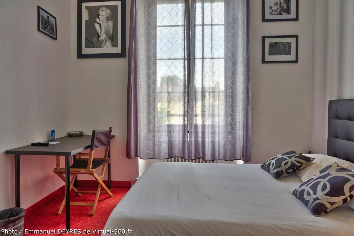 Bed in Hôtel de Bretagne