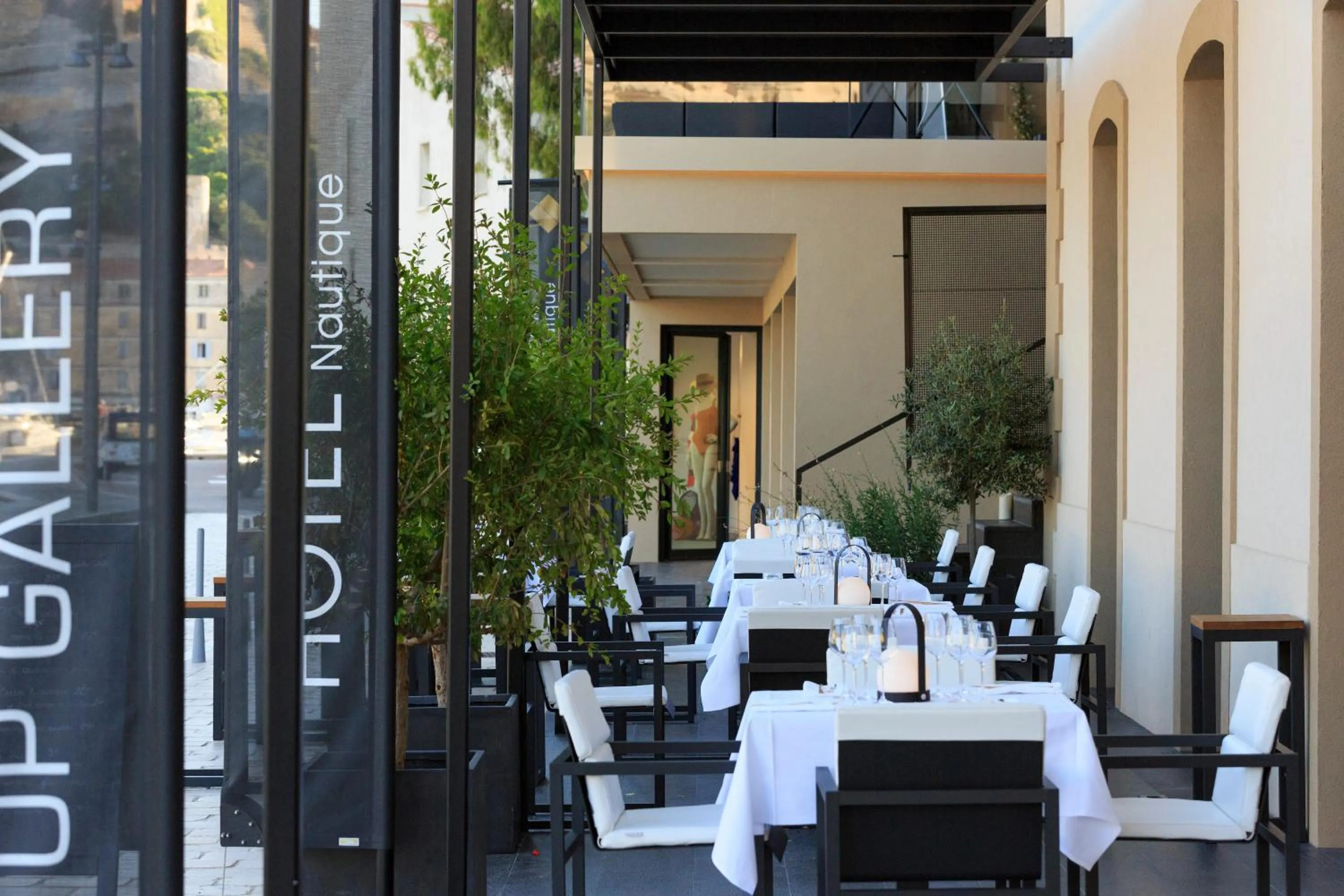 Restaurant/places to eat in Hotel Centre Nautique