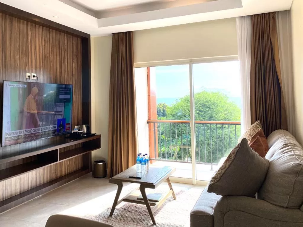 Communal lounge/ TV room in Sylvia Hotel & Resort Komodo