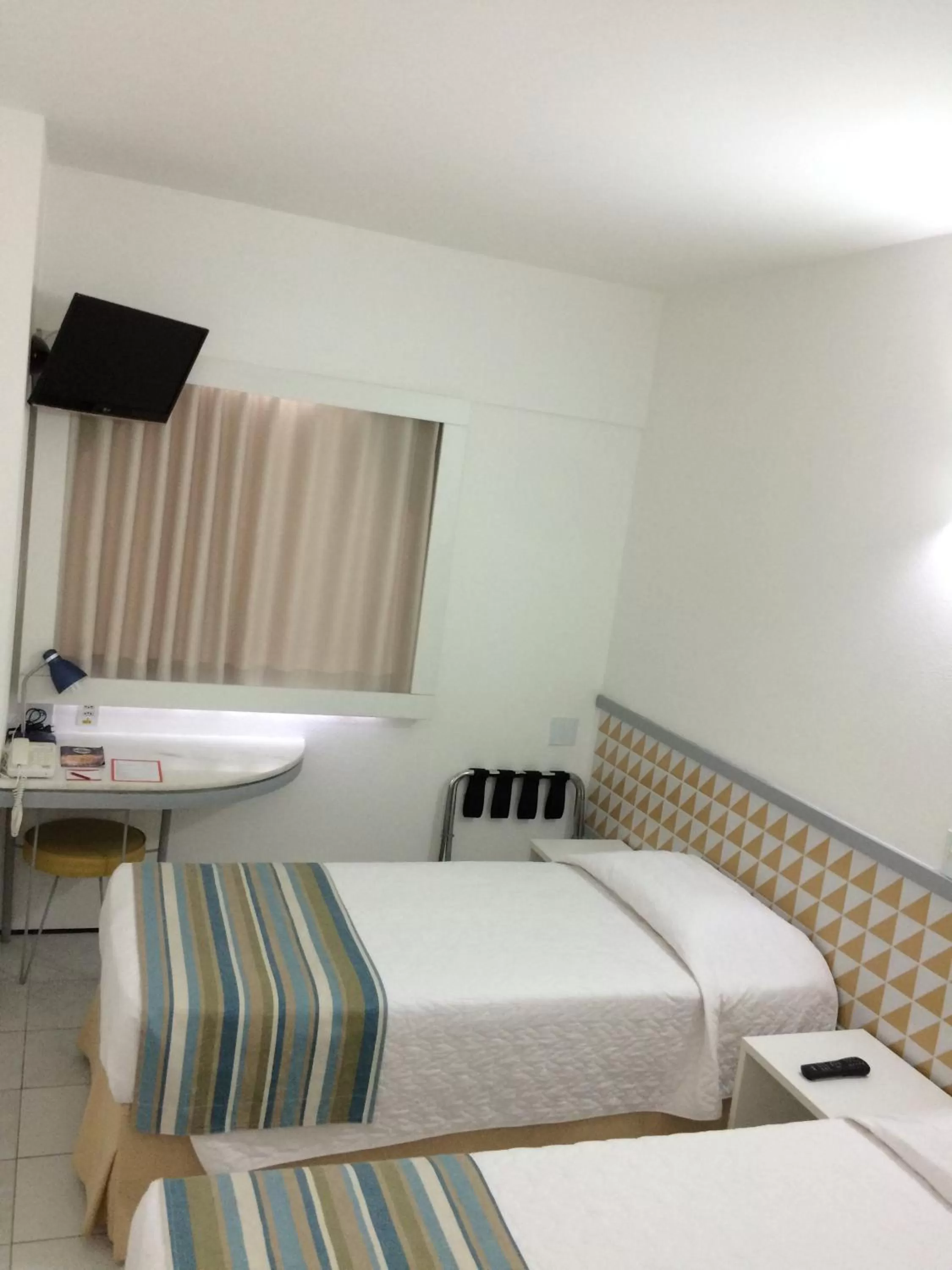 Photo of the whole room, Bed in Ibis Budget Salvador
