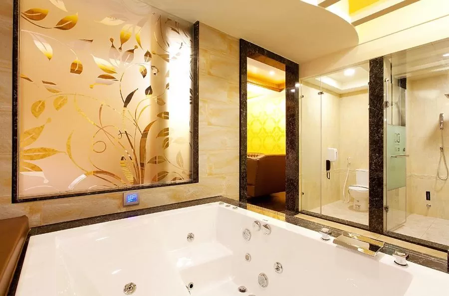 Bathroom in Discovery Motel - Yanping