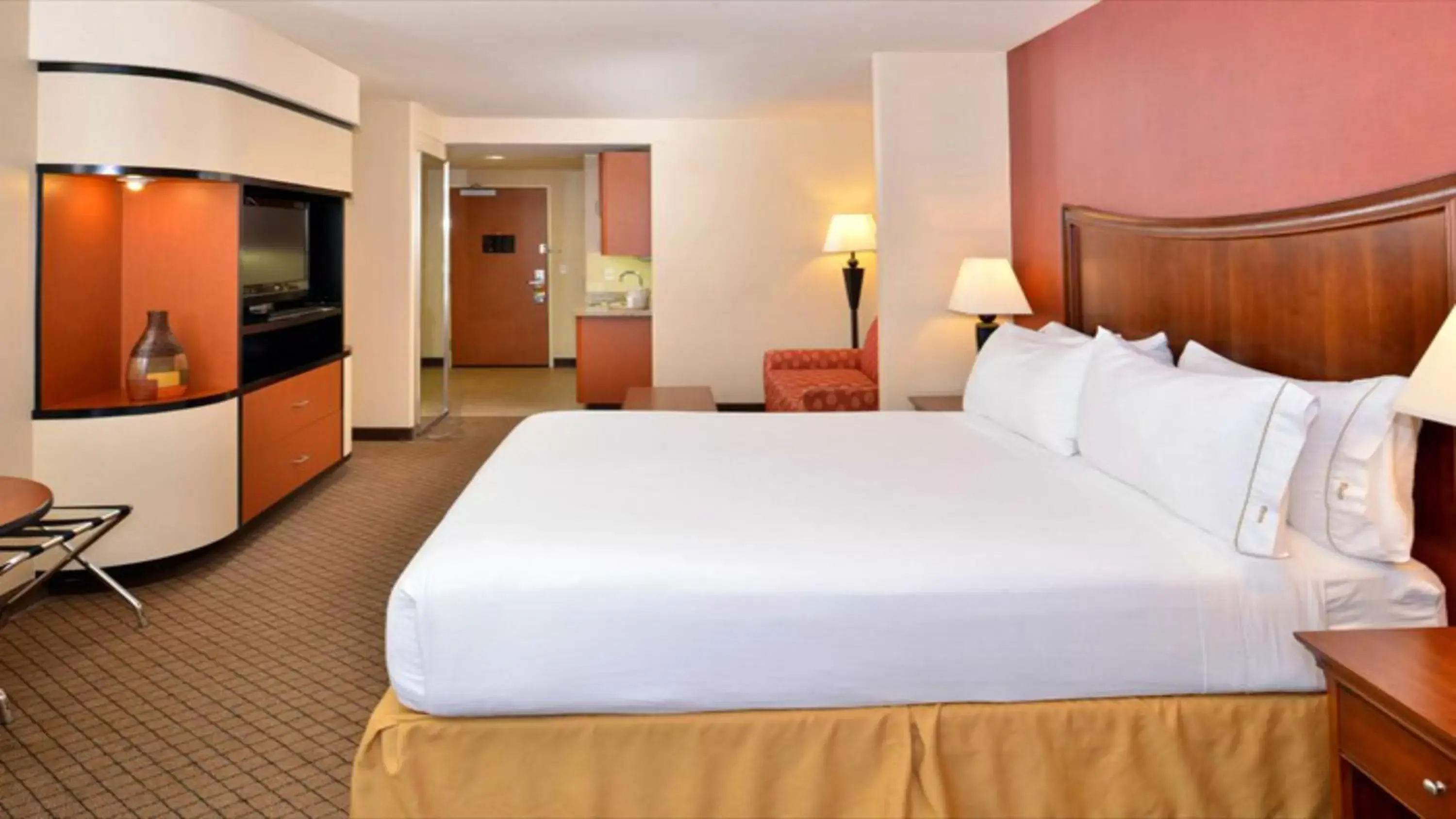 Executive King Room in Holiday Inn Express Hotel & Suites Lincoln-Roseville Area, an IHG Hotel Executive King Room in Holiday Inn Express Hotel & Suites Lincoln-Roseville Area, an IHG Hotel