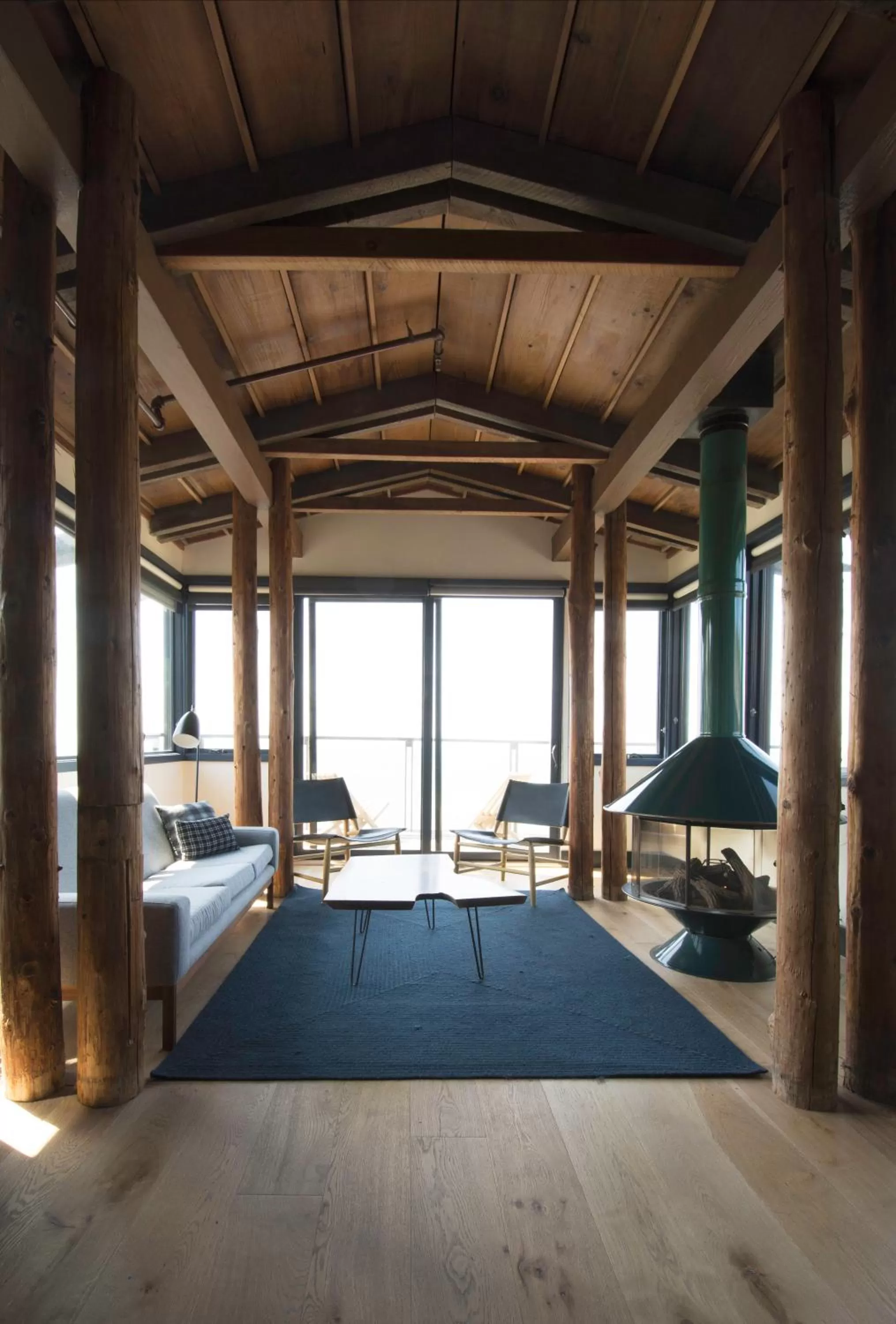 Balcony/Terrace, Bed in Timber Cove Resort