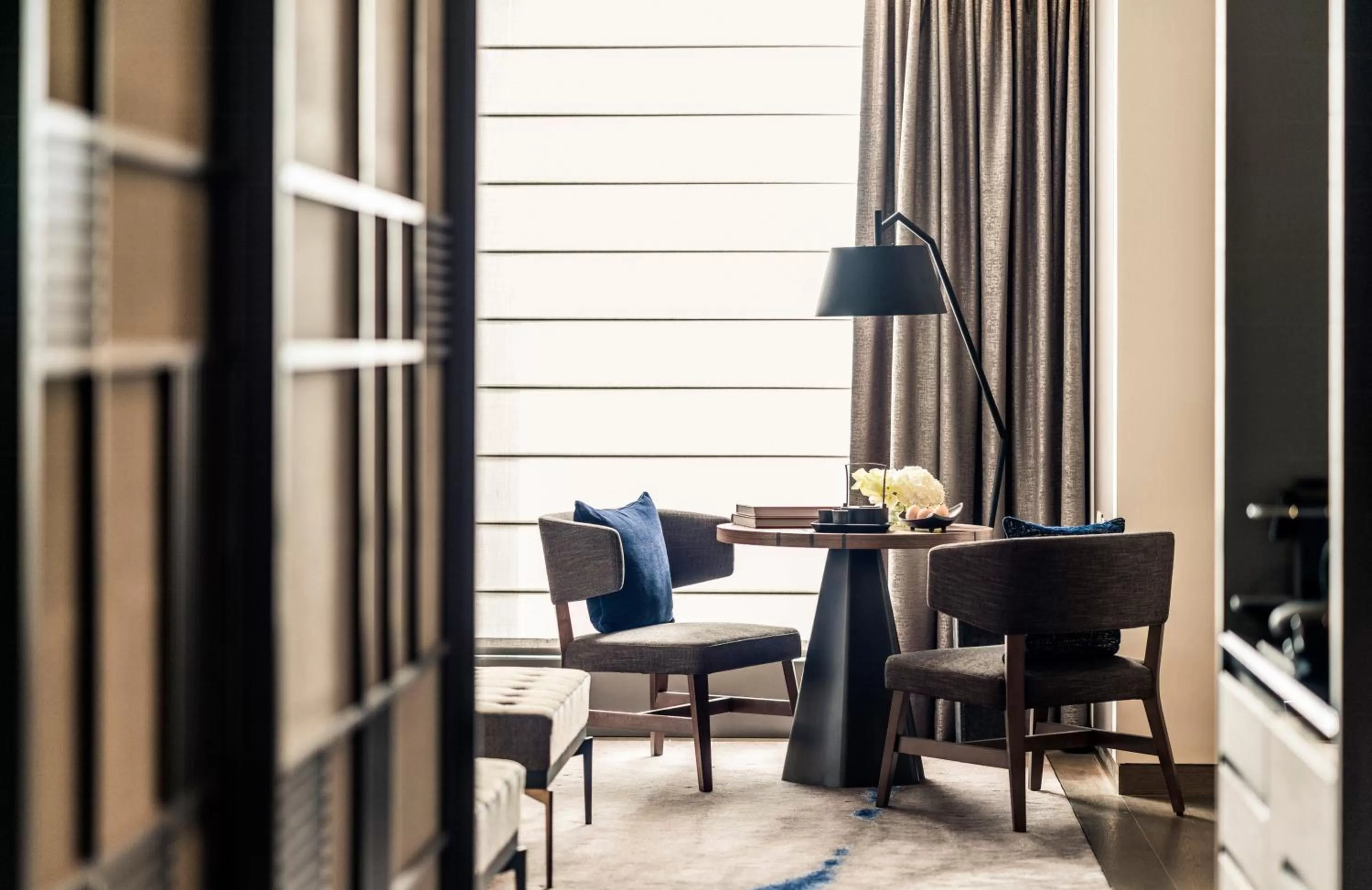 Seating area in Four Seasons Hotel Tokyo at Otemachi