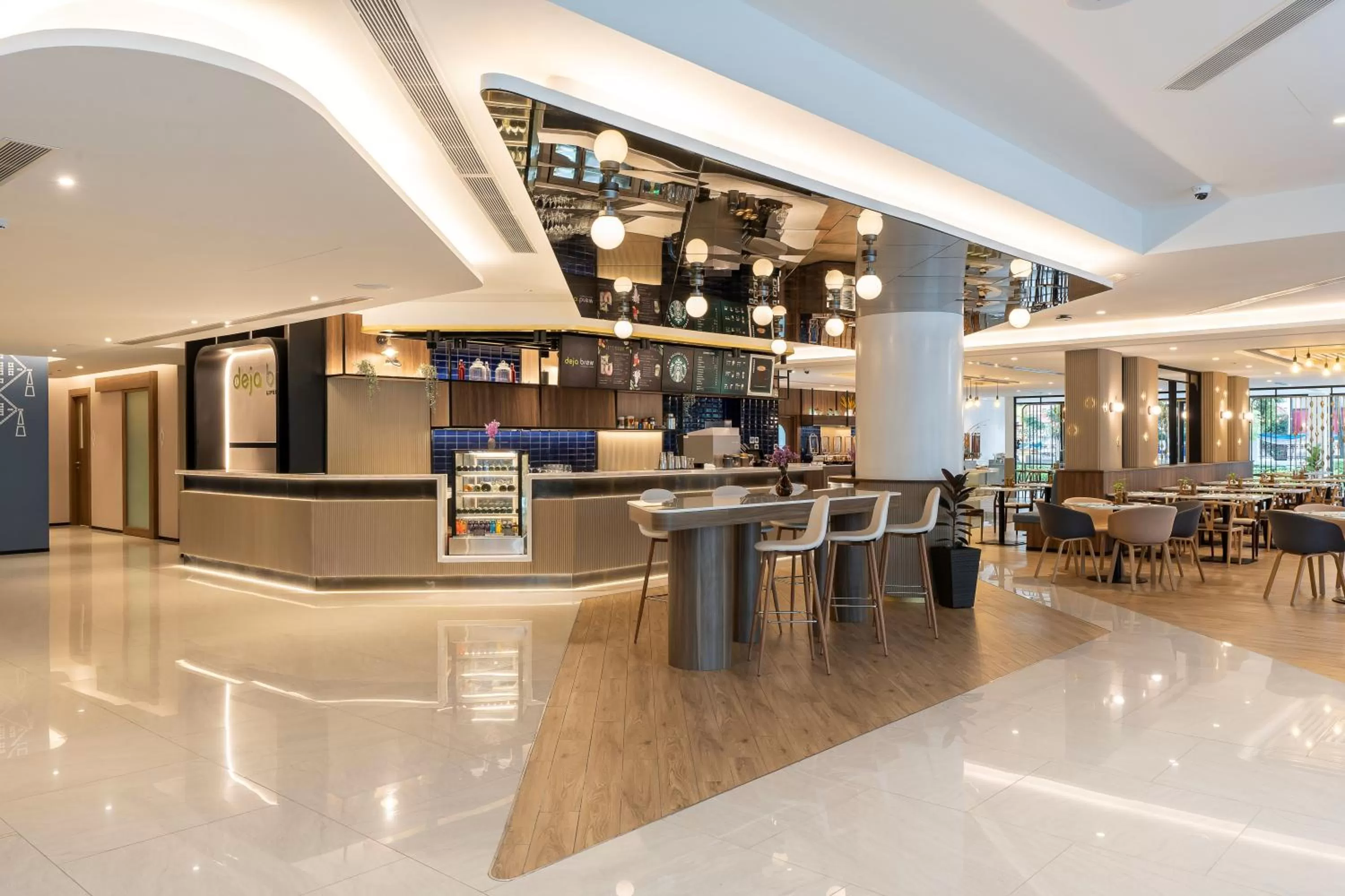 Restaurant/places to eat in Centara Life Hotel Bangkok Phra Nakhon