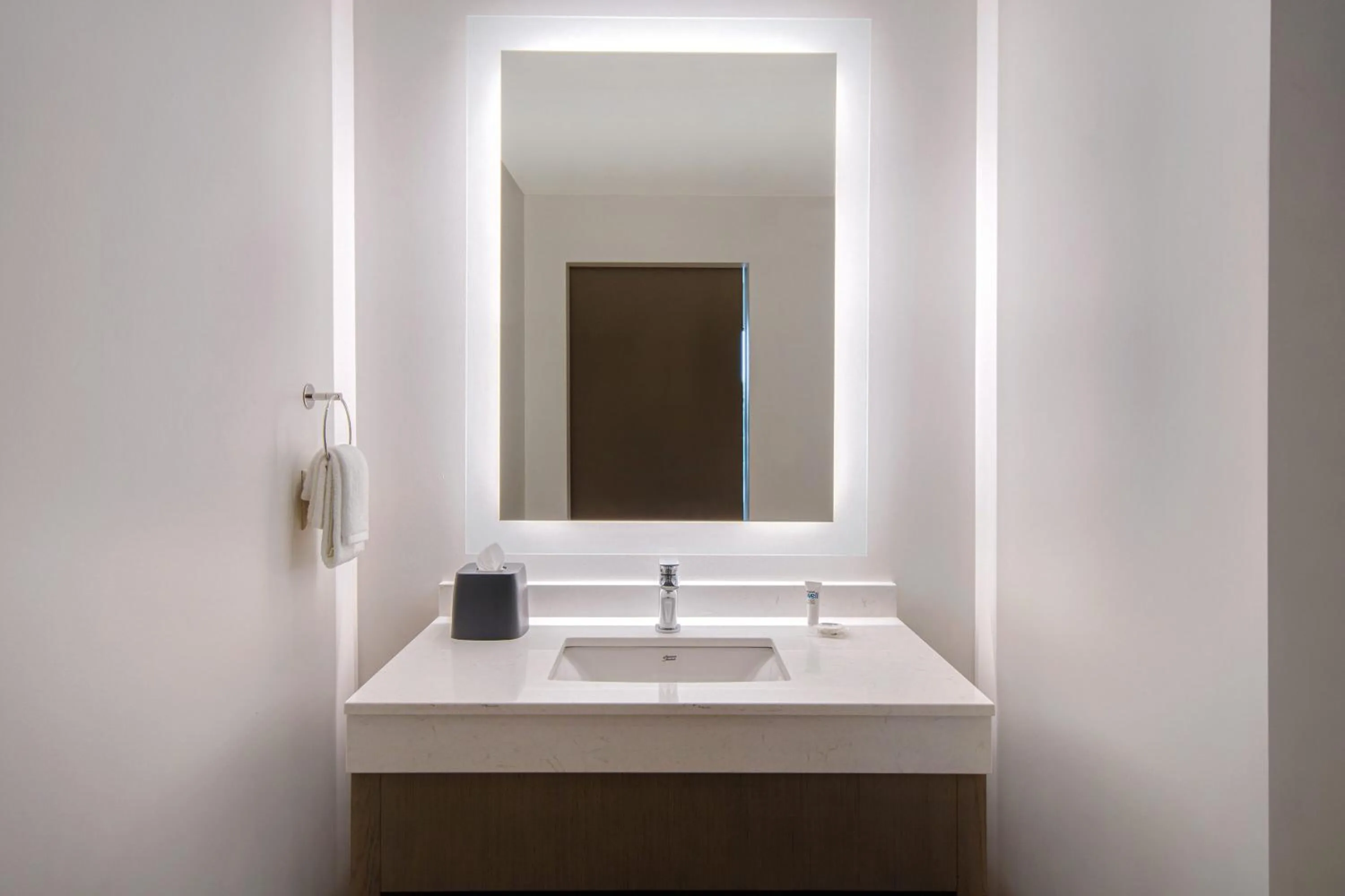 Bathroom in Hyatt House Mall Of America Msp Airport