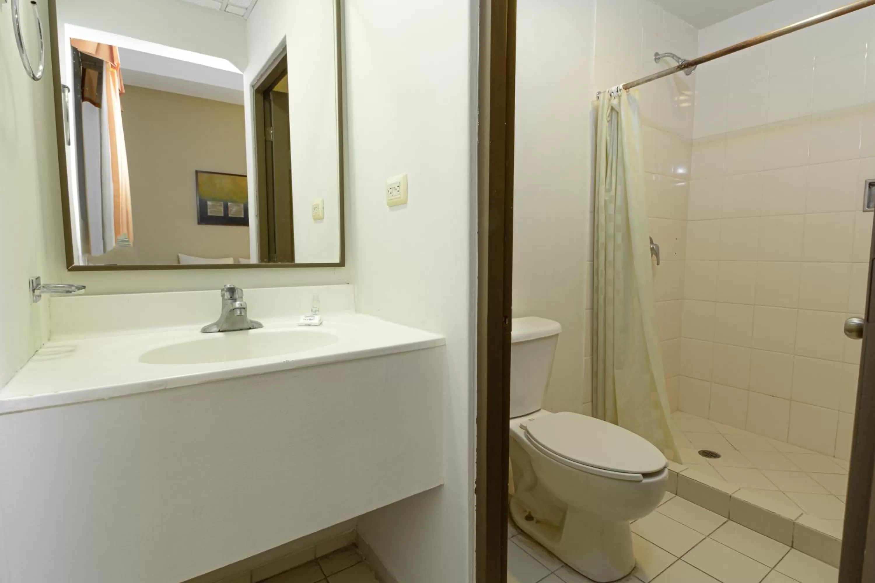 Bathroom in Hotel Plaza del Arco Express