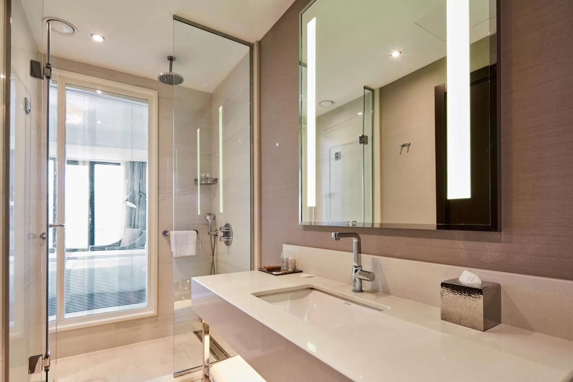 Shower in Mövenpick Istanbul Hotel Golden Horn