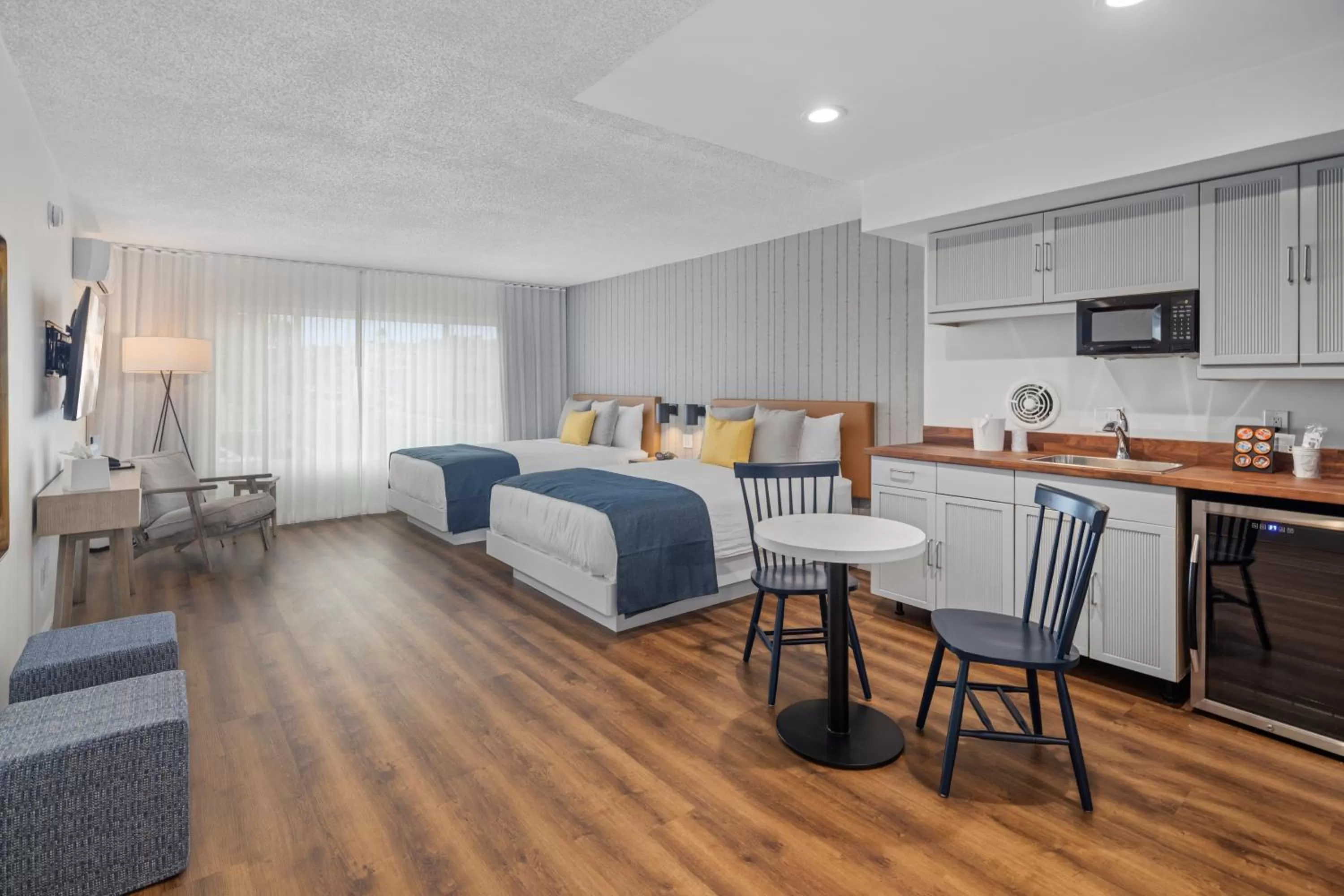 Kitchen or kitchenette in Sea Harbor Hotel - San Diego