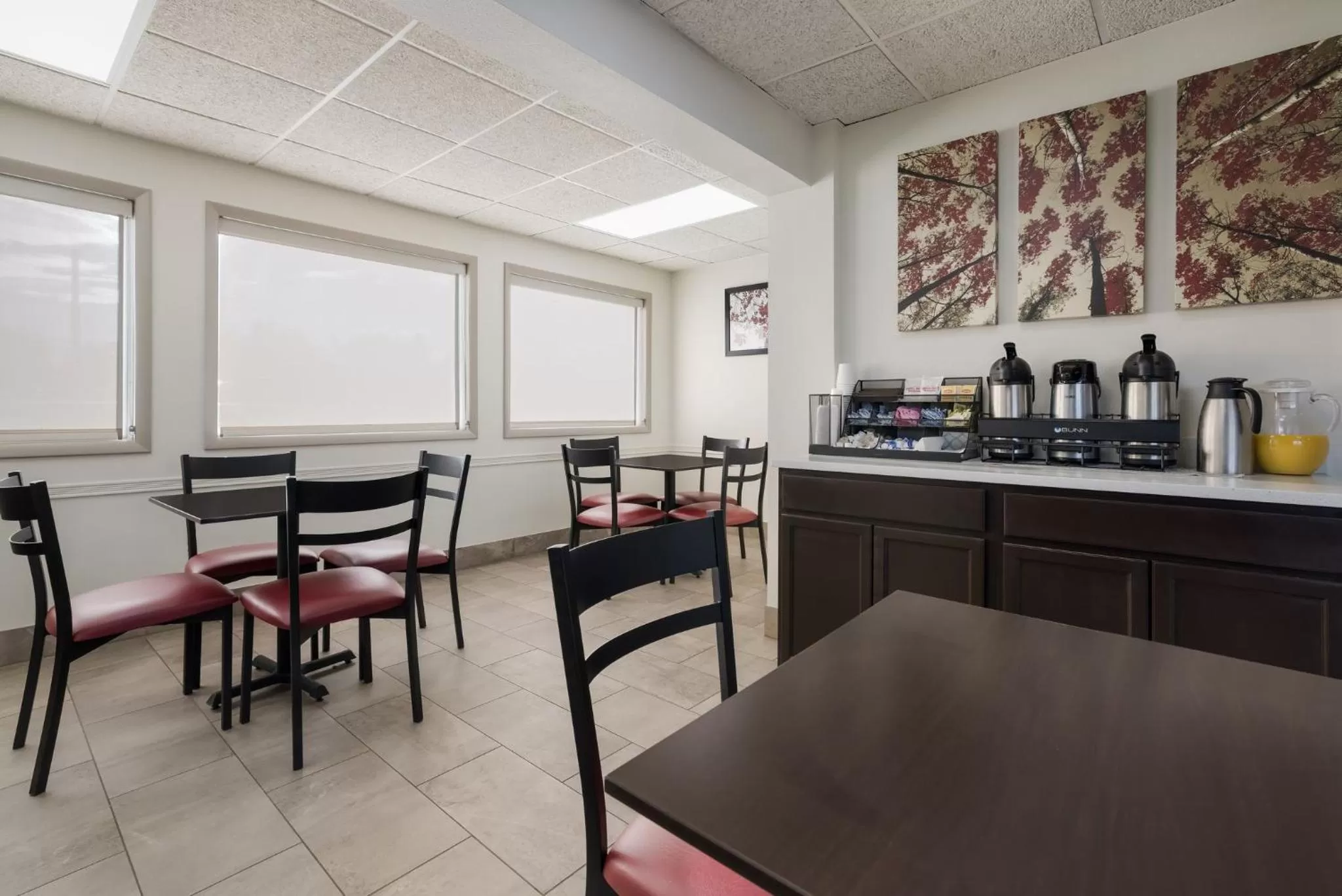 Breakfast in Red Roof Inn Weedsport