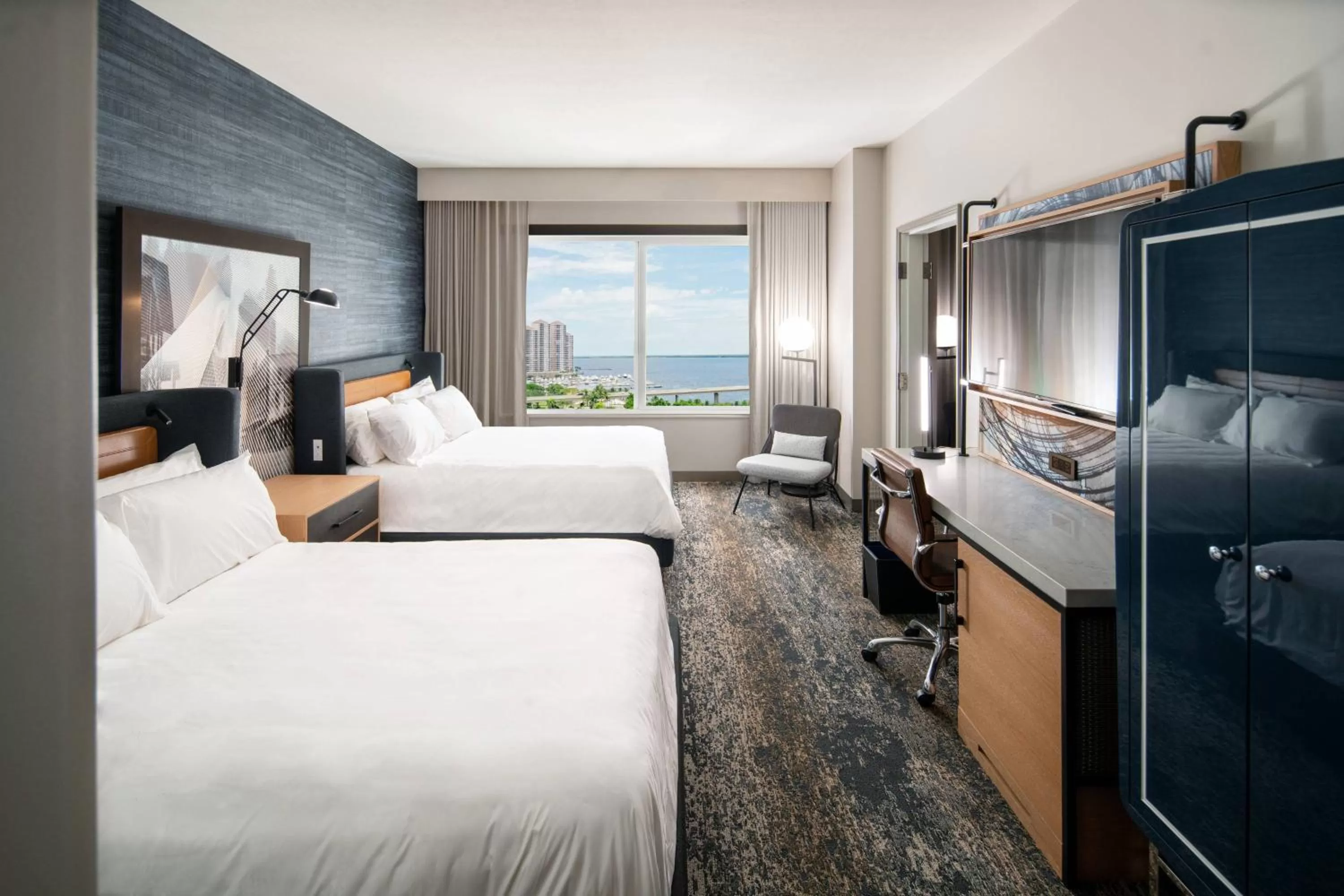 Bedroom, Bed in Luminary Hotel & Co., Autograph Collection