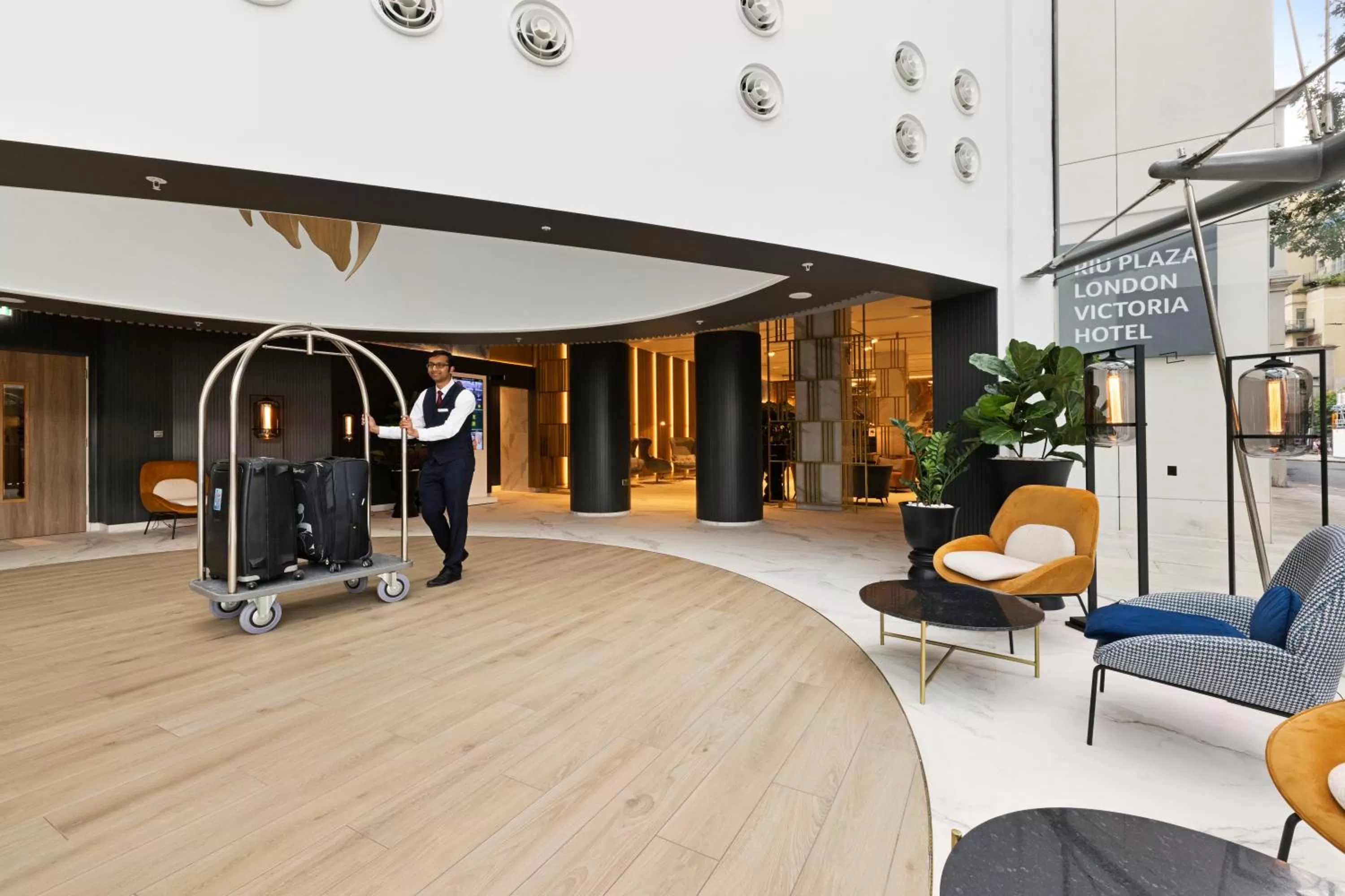 Lobby or reception in Riu Plaza London Victoria