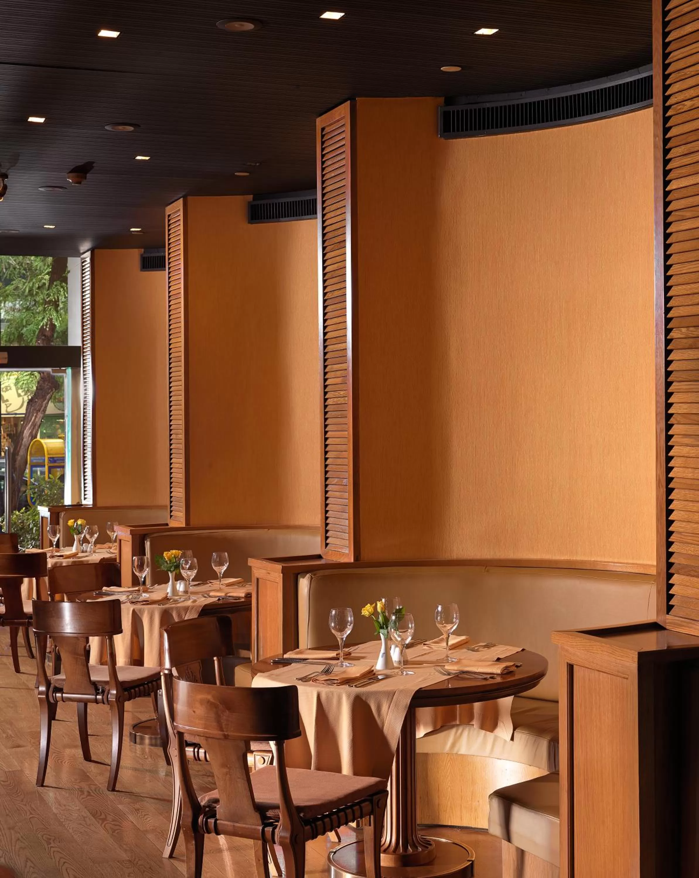 Restaurant/places to eat in Titania Hotel