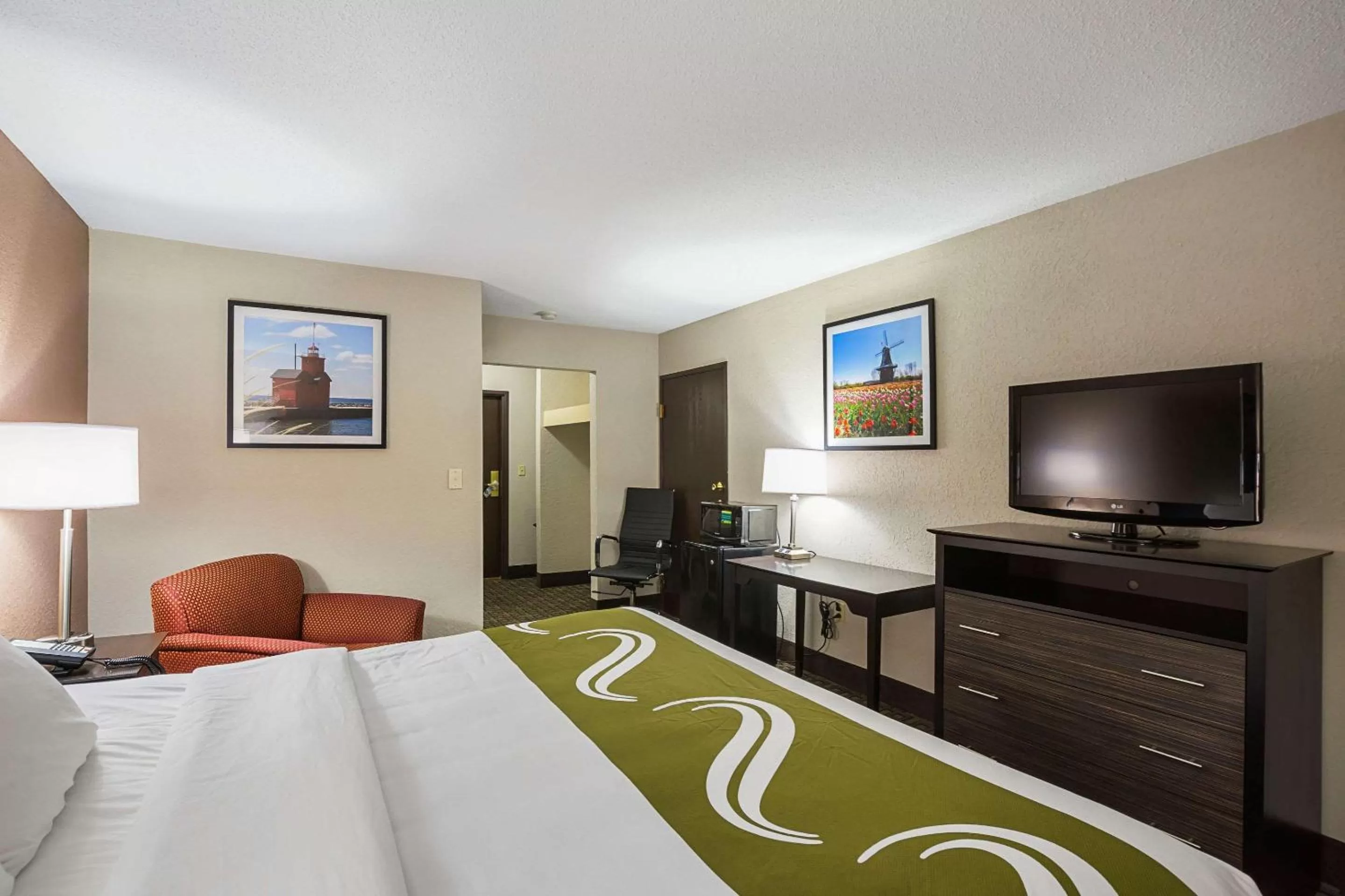 Photo of the whole room in Quality Inn & Suites Holland