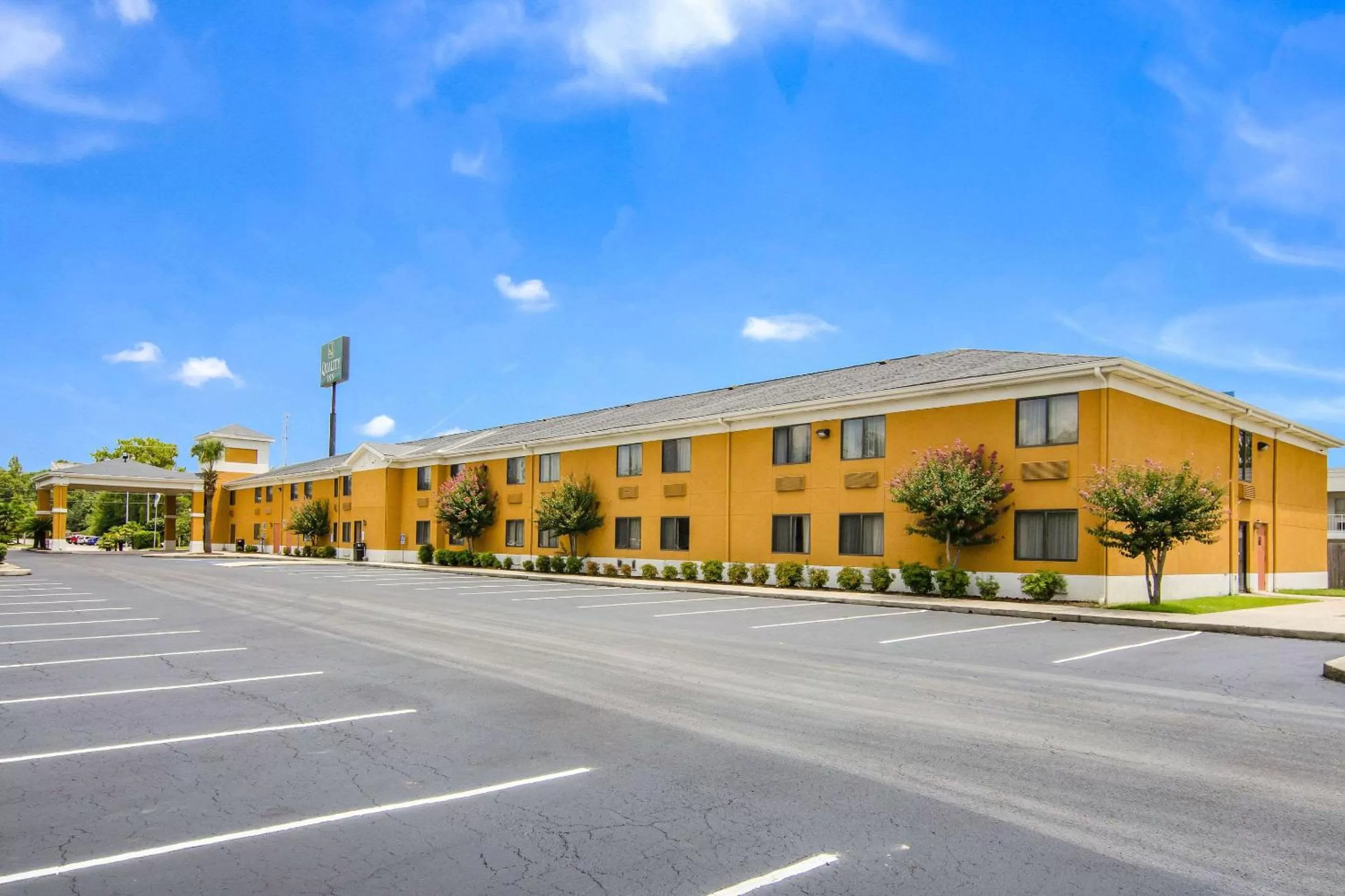 Property building in Quality Inn near University of Mobile