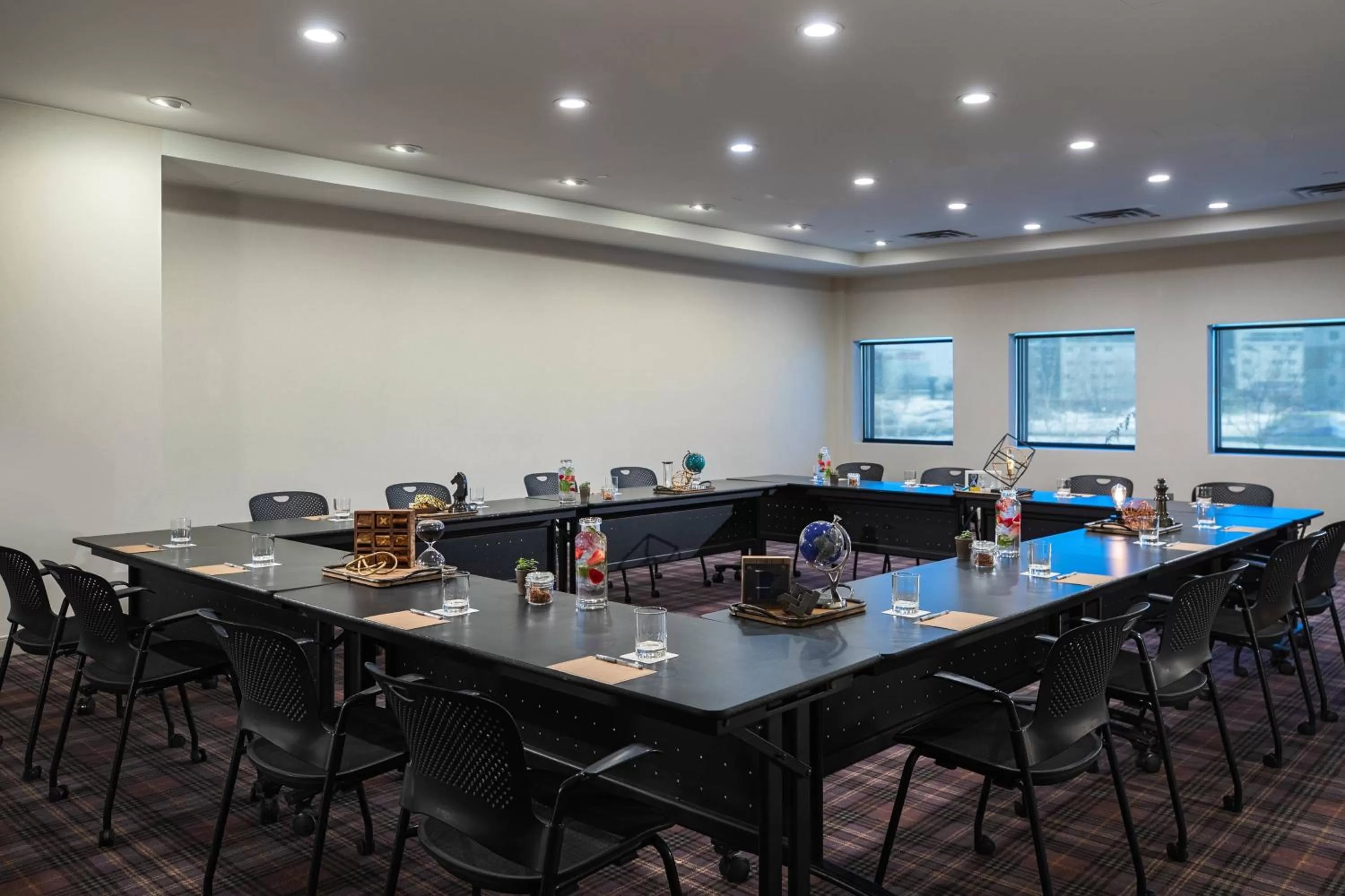 Meeting/conference room in Renaissance Minneapolis Bloomington Hotel