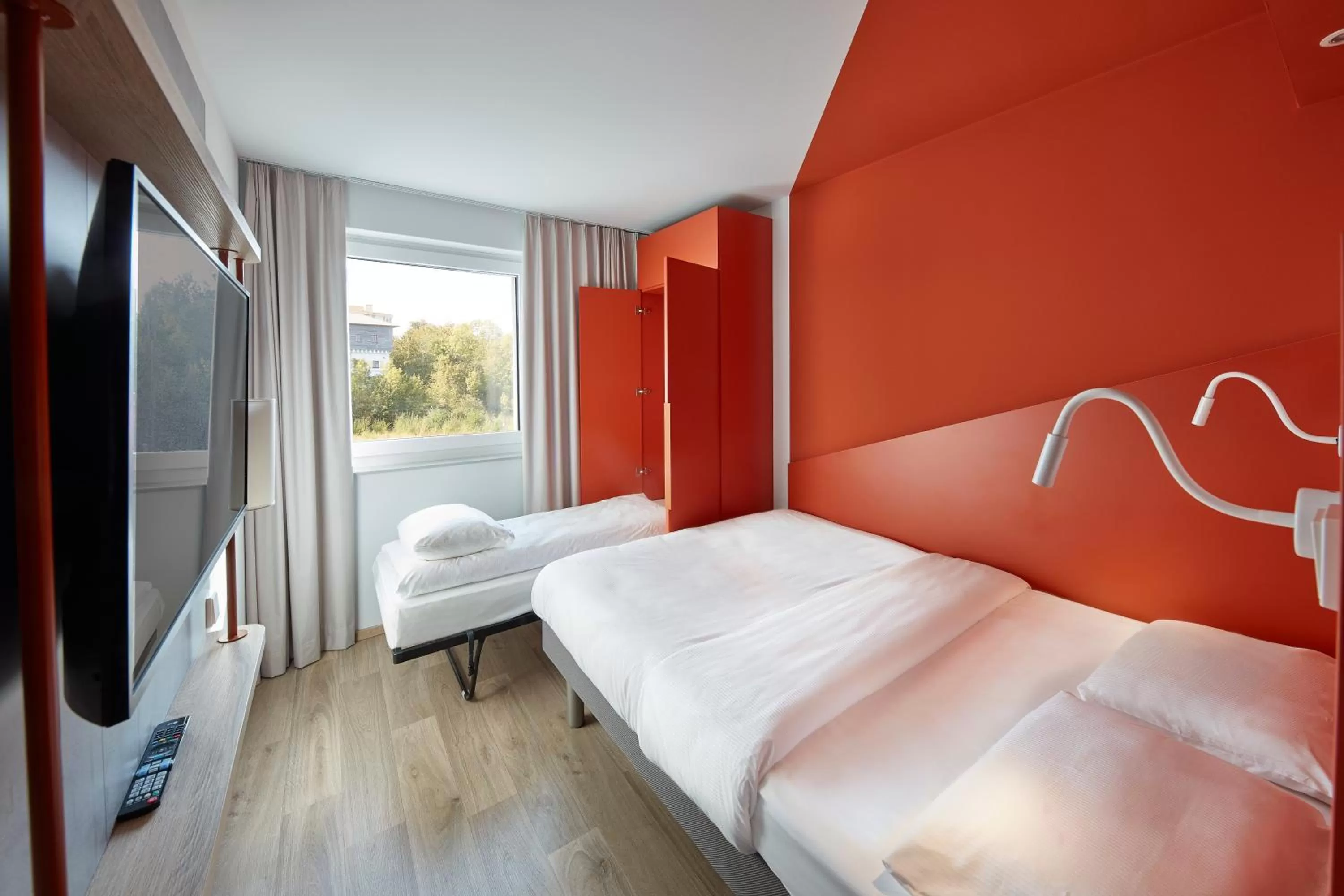 Photo of the whole room, Bed in ibis budget Bayreuth