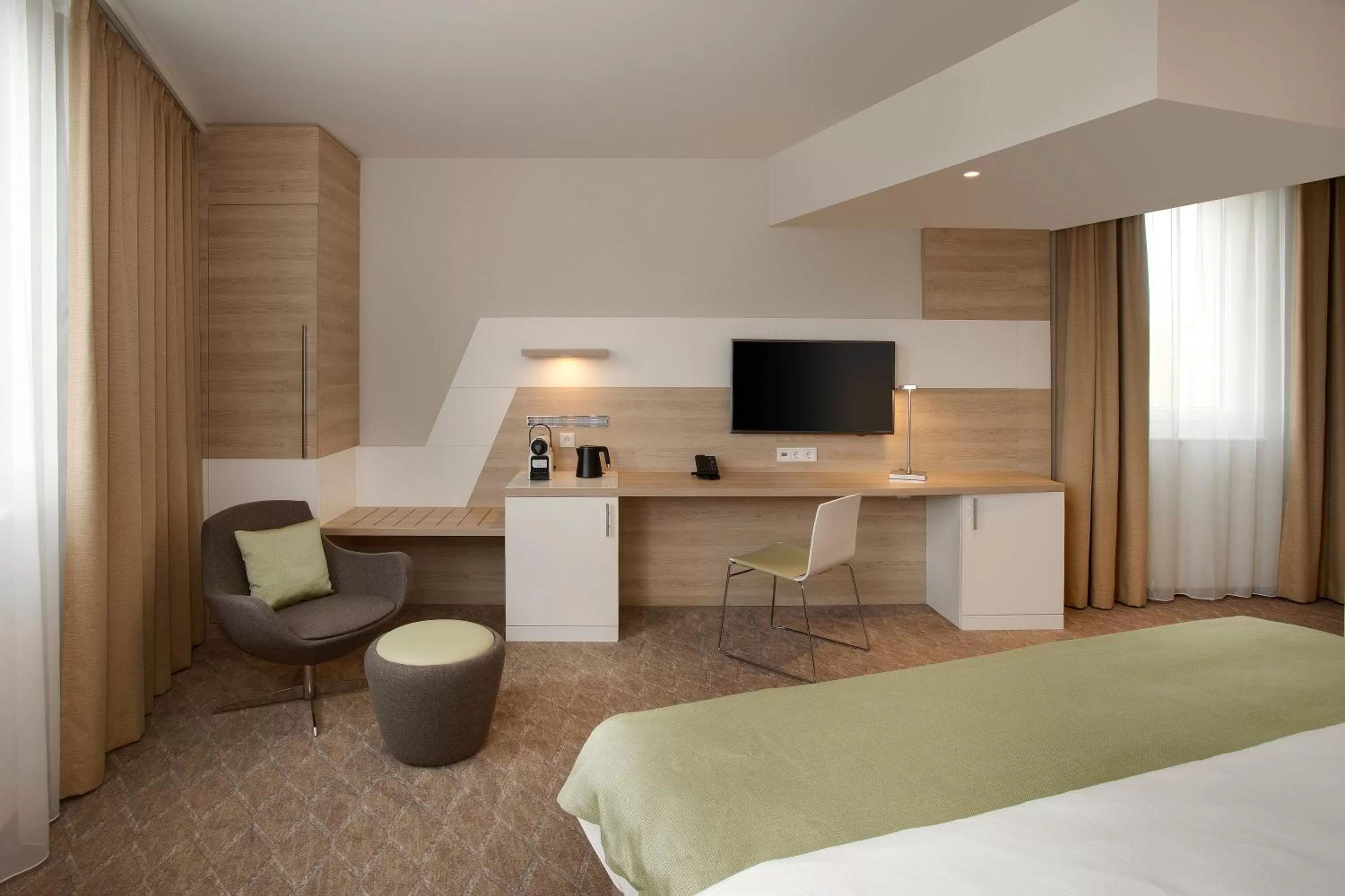 Photo of the whole room, Bed in Holiday Inn Frankfurt Airport by IHG