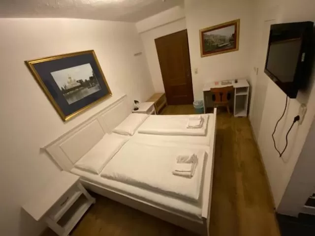 Photo of the whole room in Hotel Wildschütz Basic