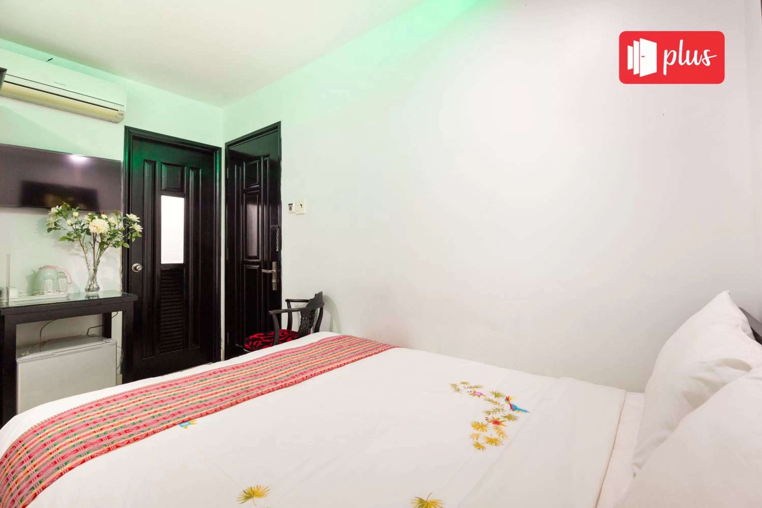 Bed in Saigon Pink Hotel