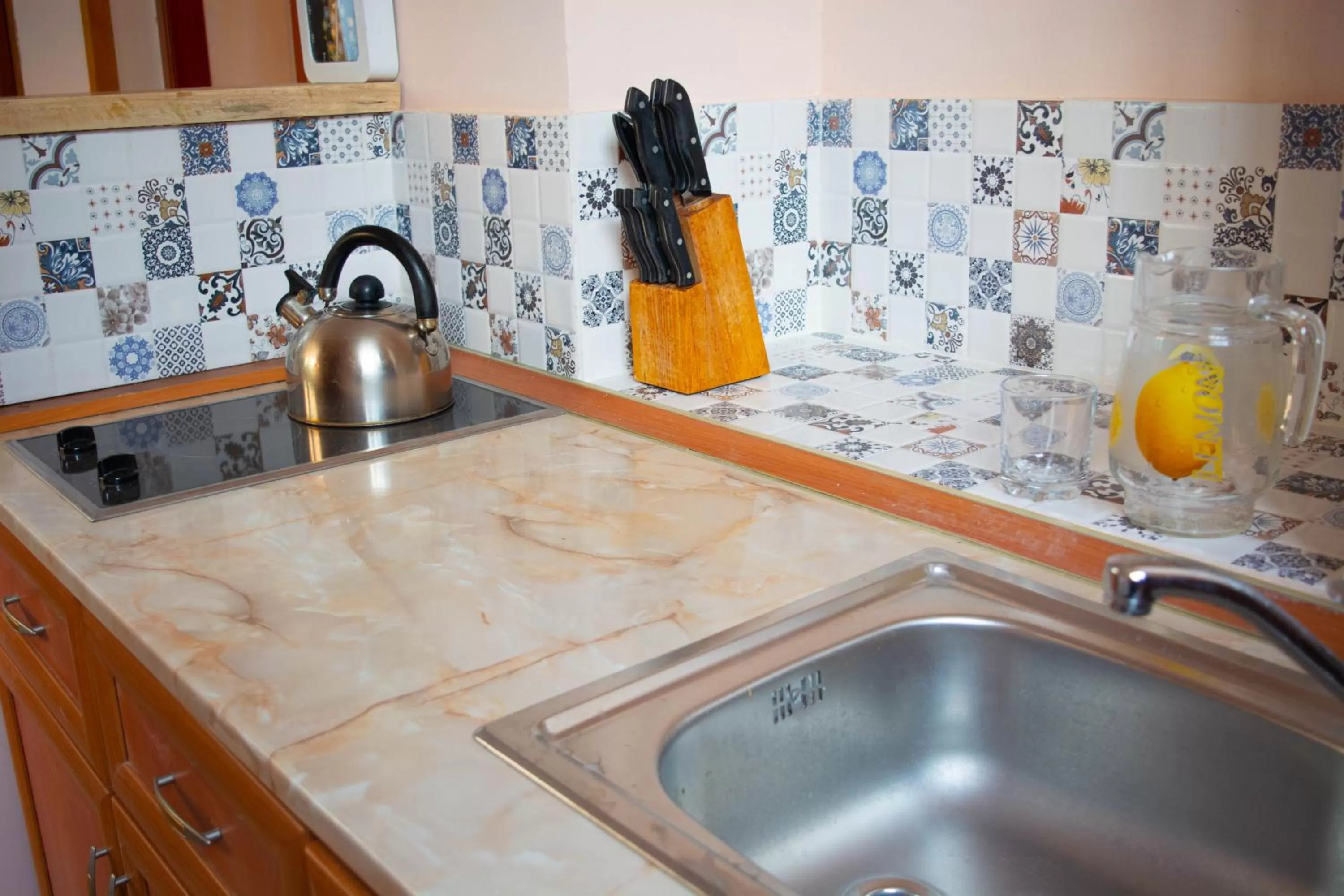 Kitchen or kitchenette, Kitchen/Kitchenette in Sunflower Hotel