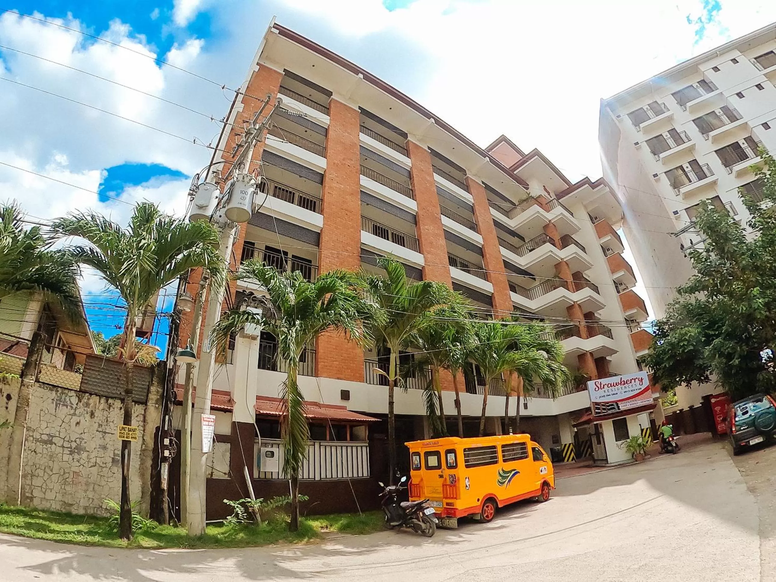 Property building in RedDoorz Plus @ Mabolo Cebu