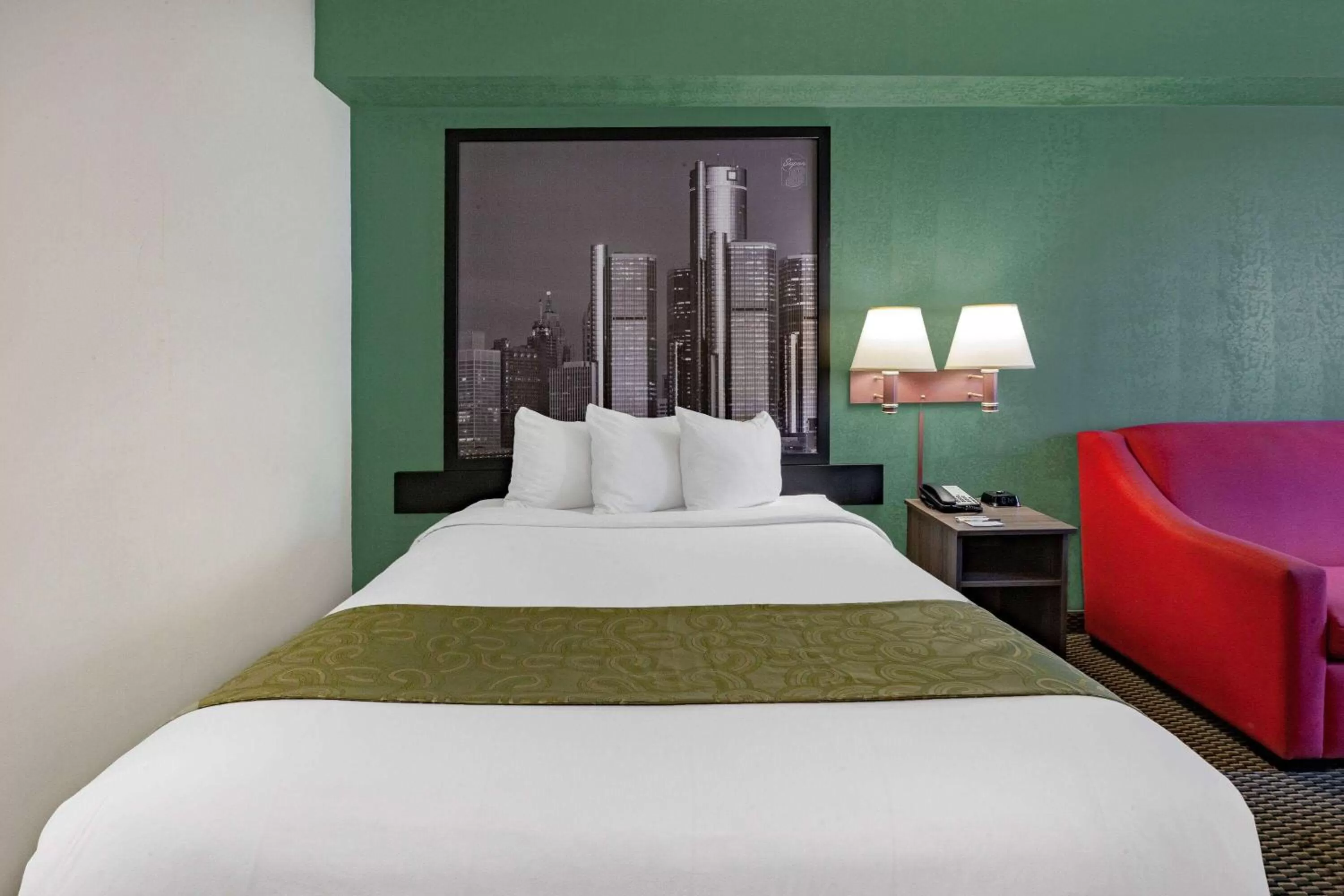 Photo of the whole room, Bed in Super 8 by Wyndham Ambassador Bridge Windsor ON