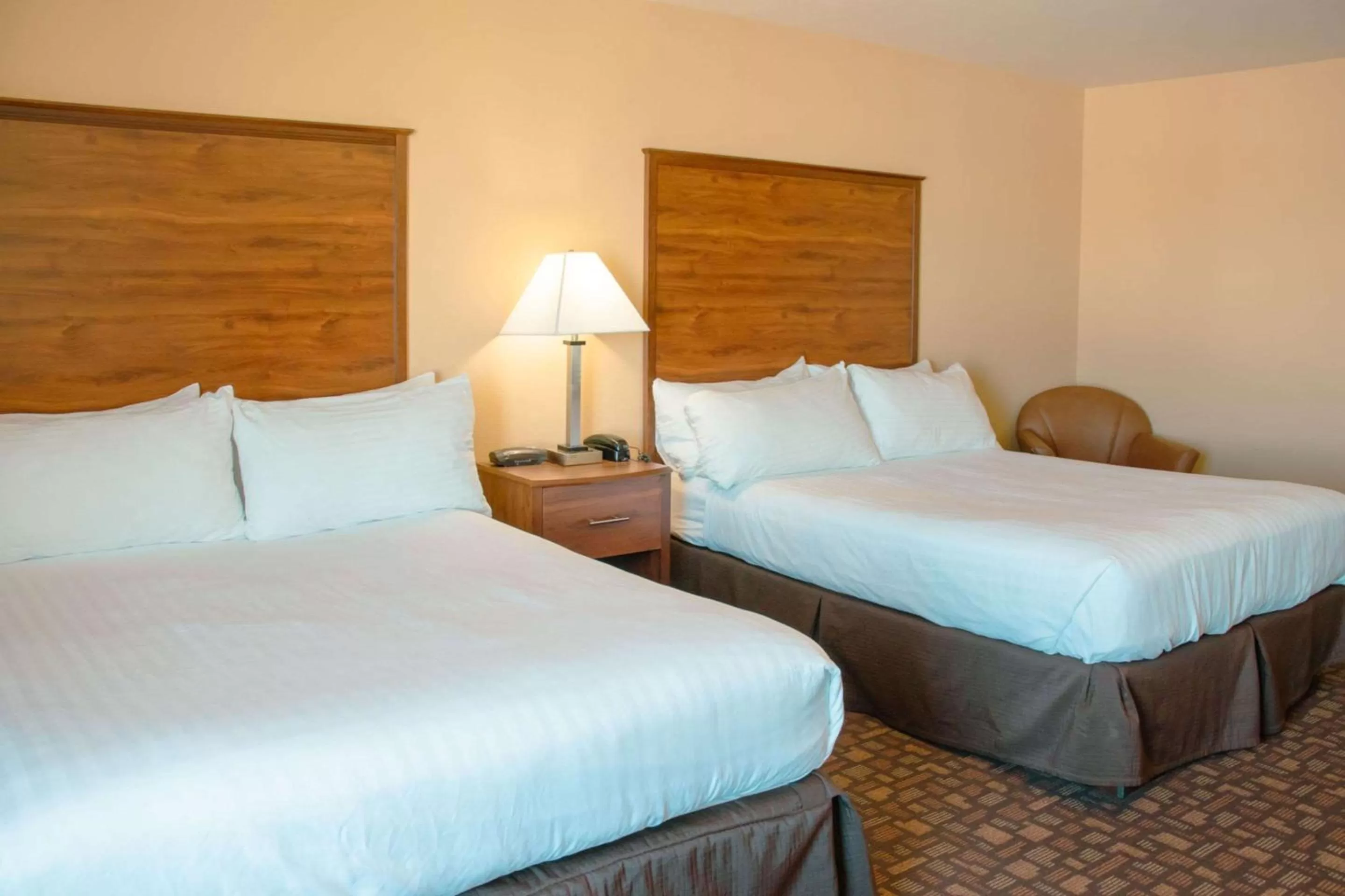 Bedroom, Bed in Grand Forks Lodge and Suites