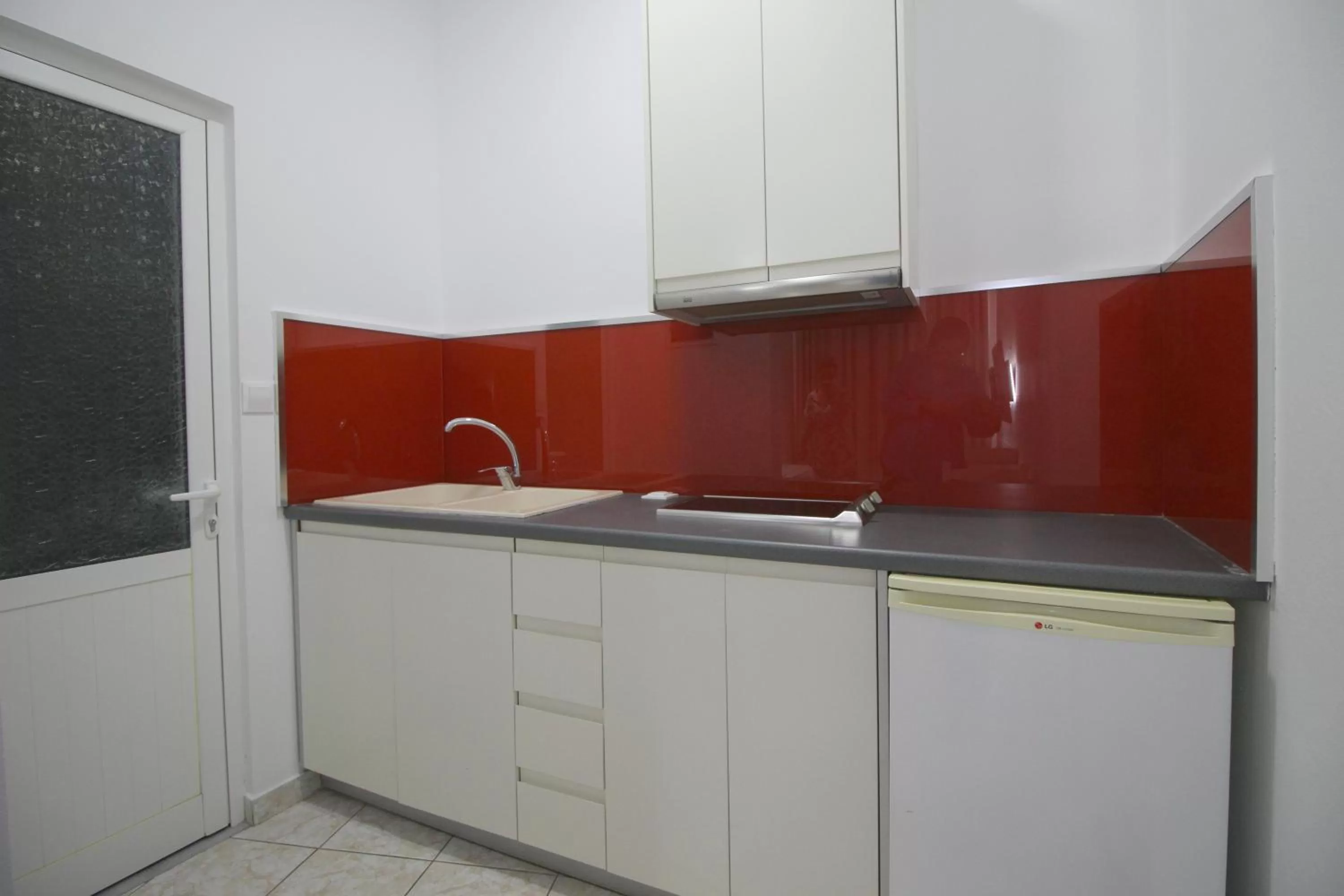 Kitchen or kitchenette in Murati Suites Sarandë