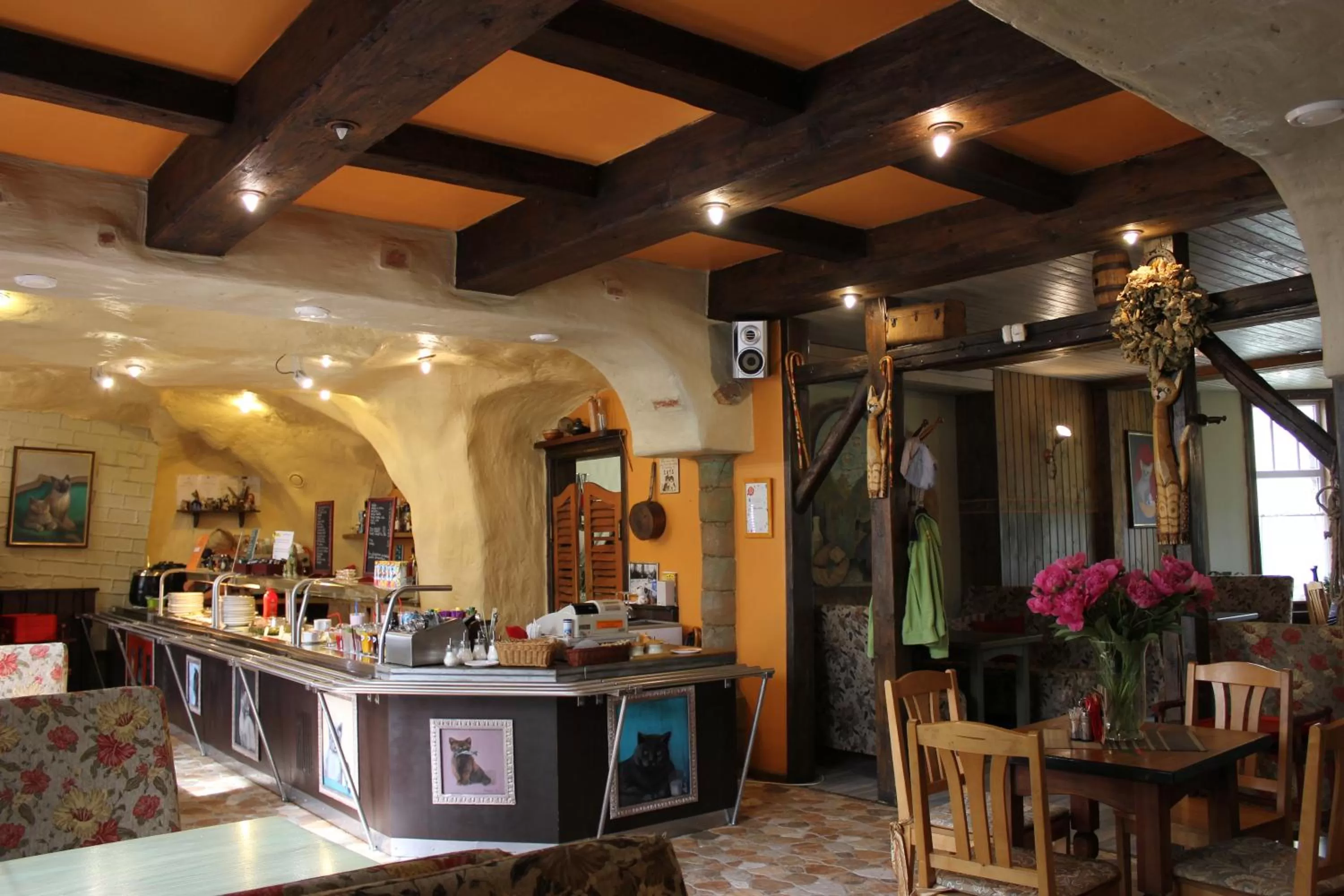 Restaurant/places to eat in City Center Kaķis B&B