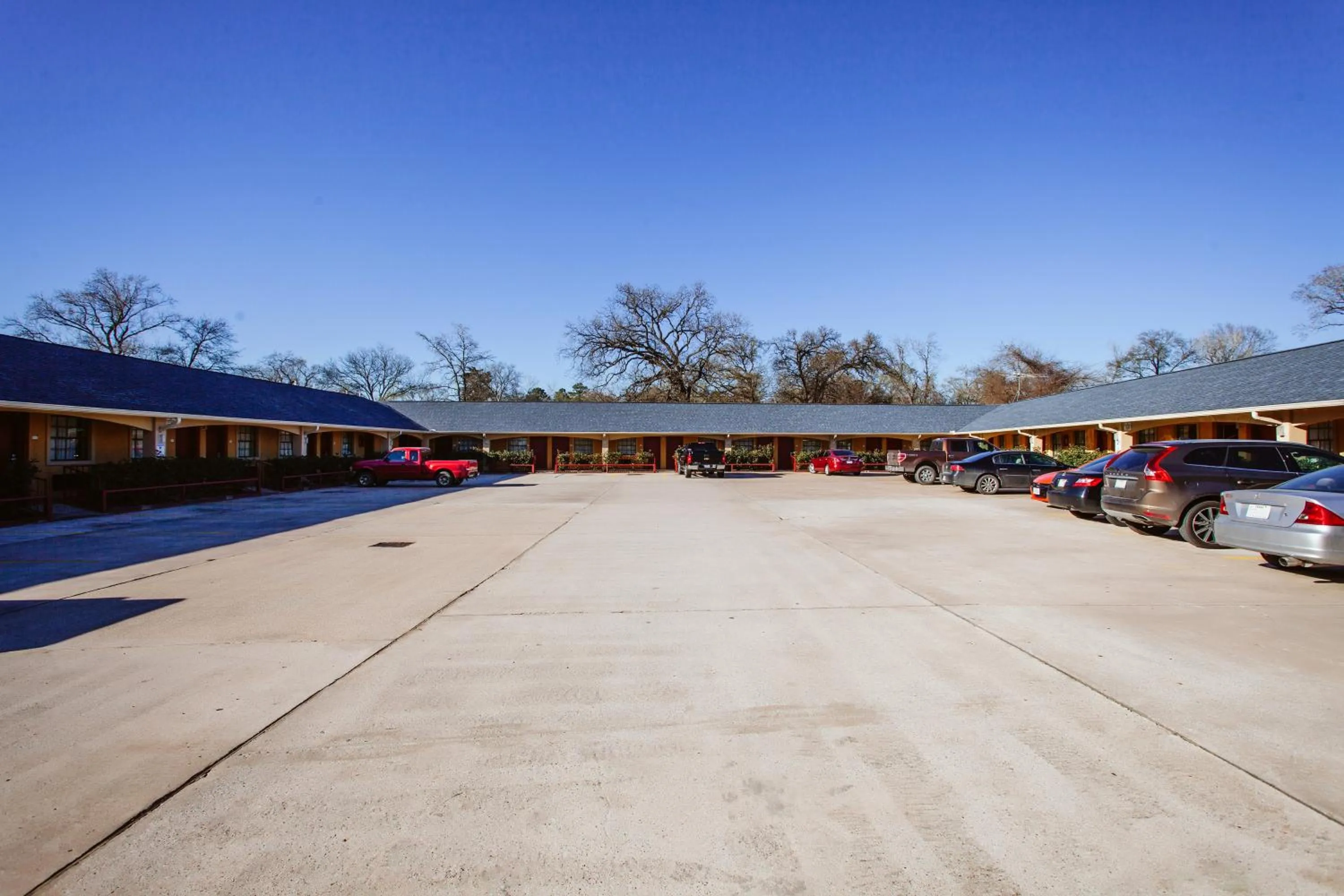 Property building in REGENCY INN - CHANNELVIEW