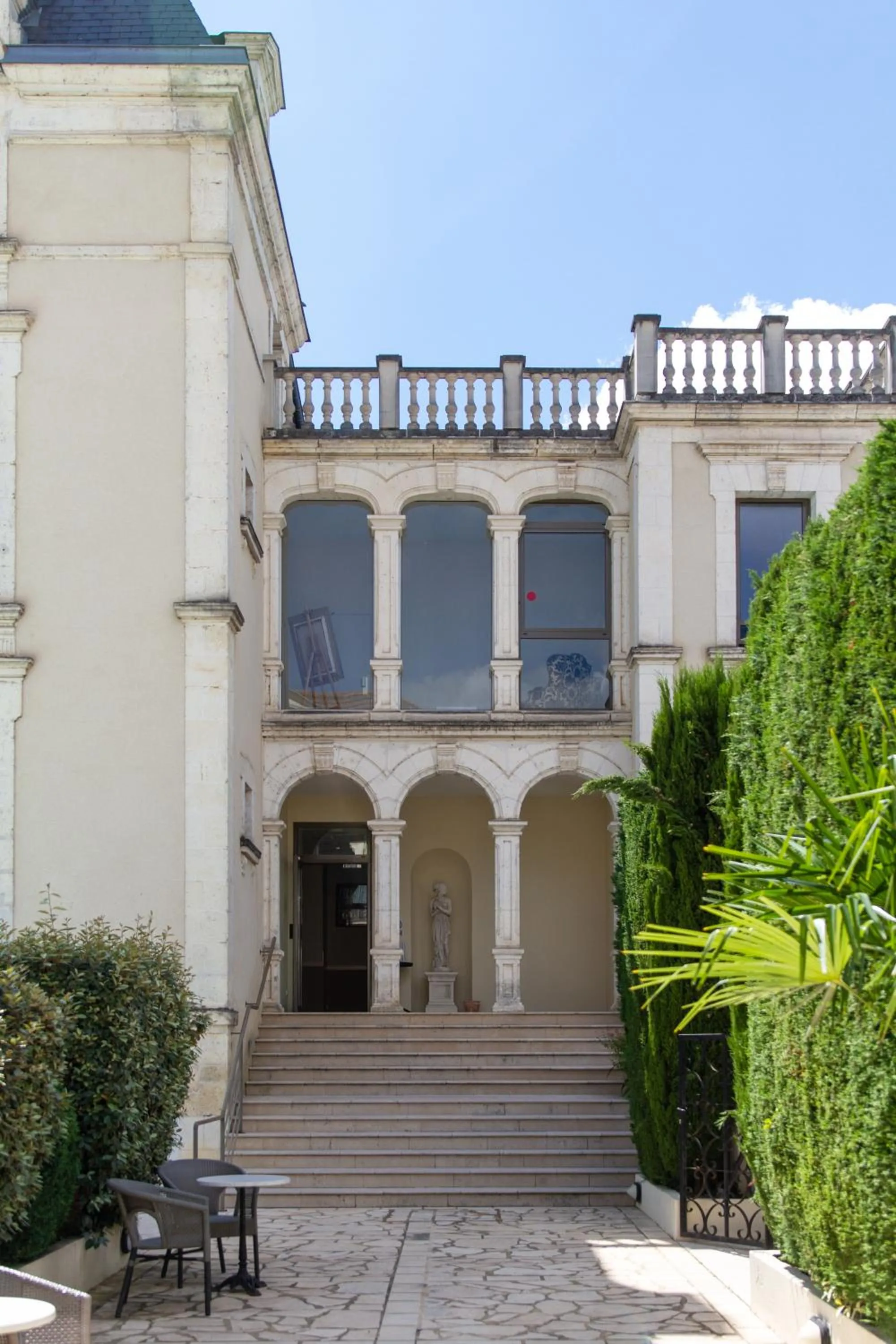 Property building in Hotel Le Renoir