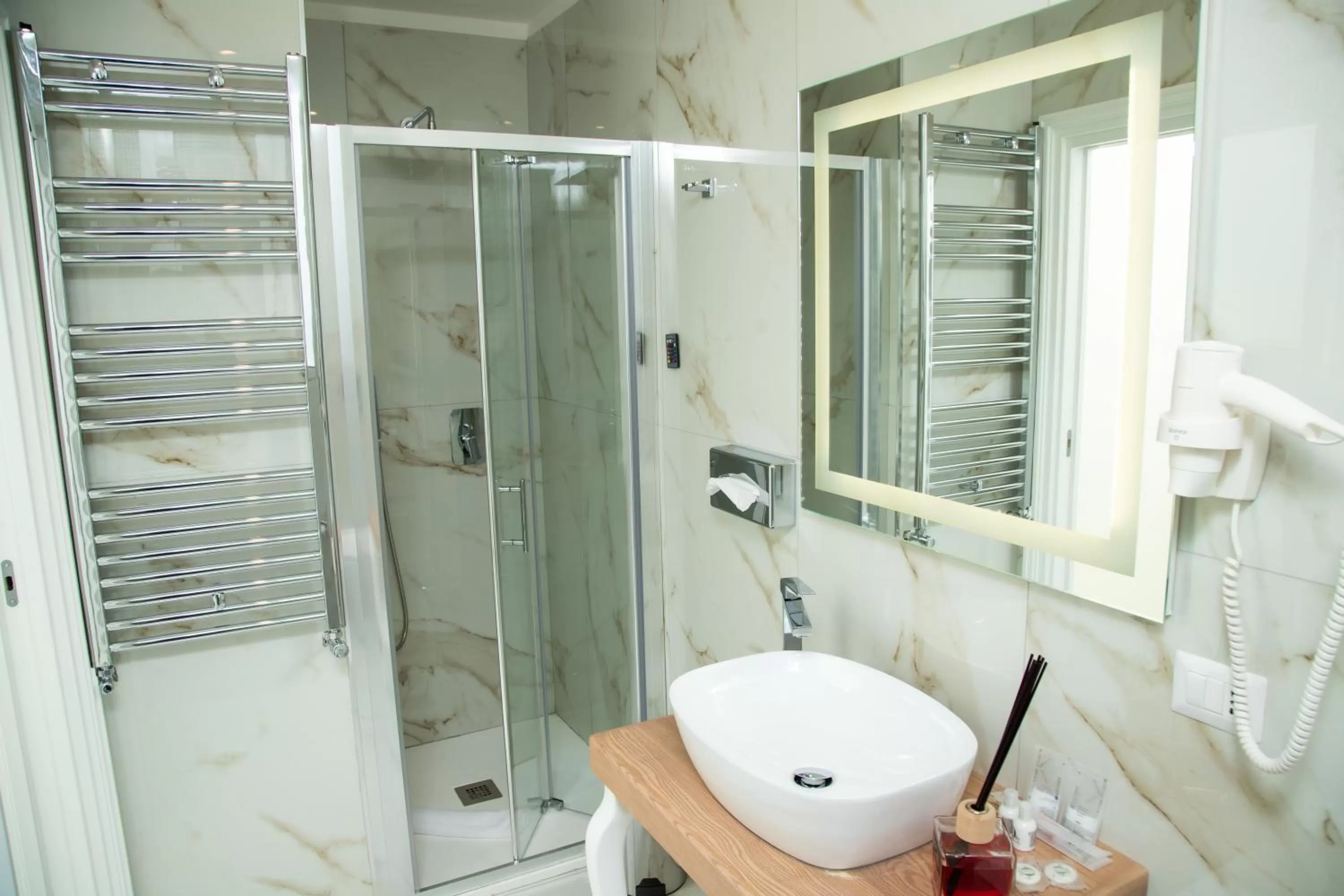 Shower in Gentile Suite Centro Storico